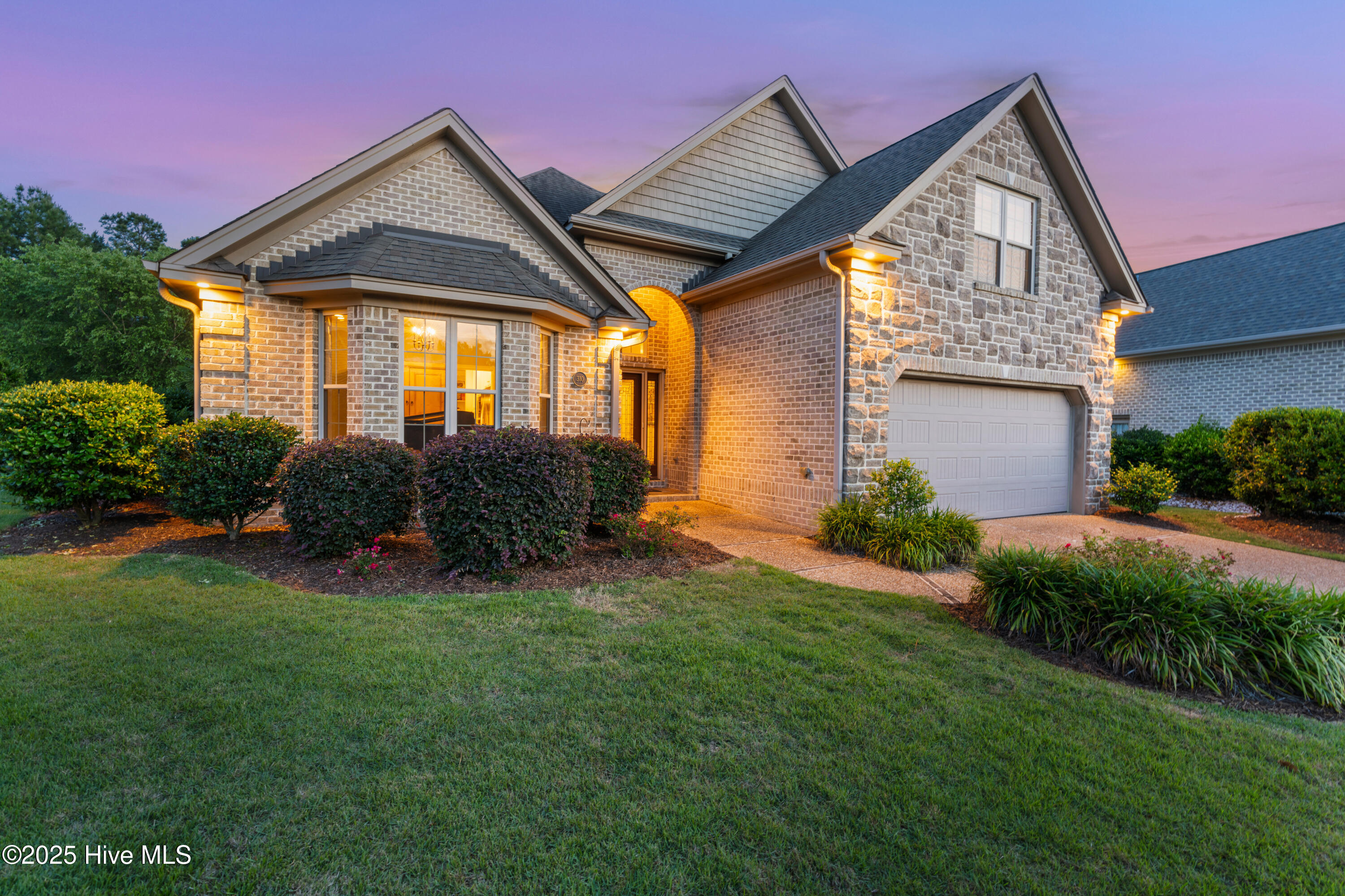 100510416 | Photo 40