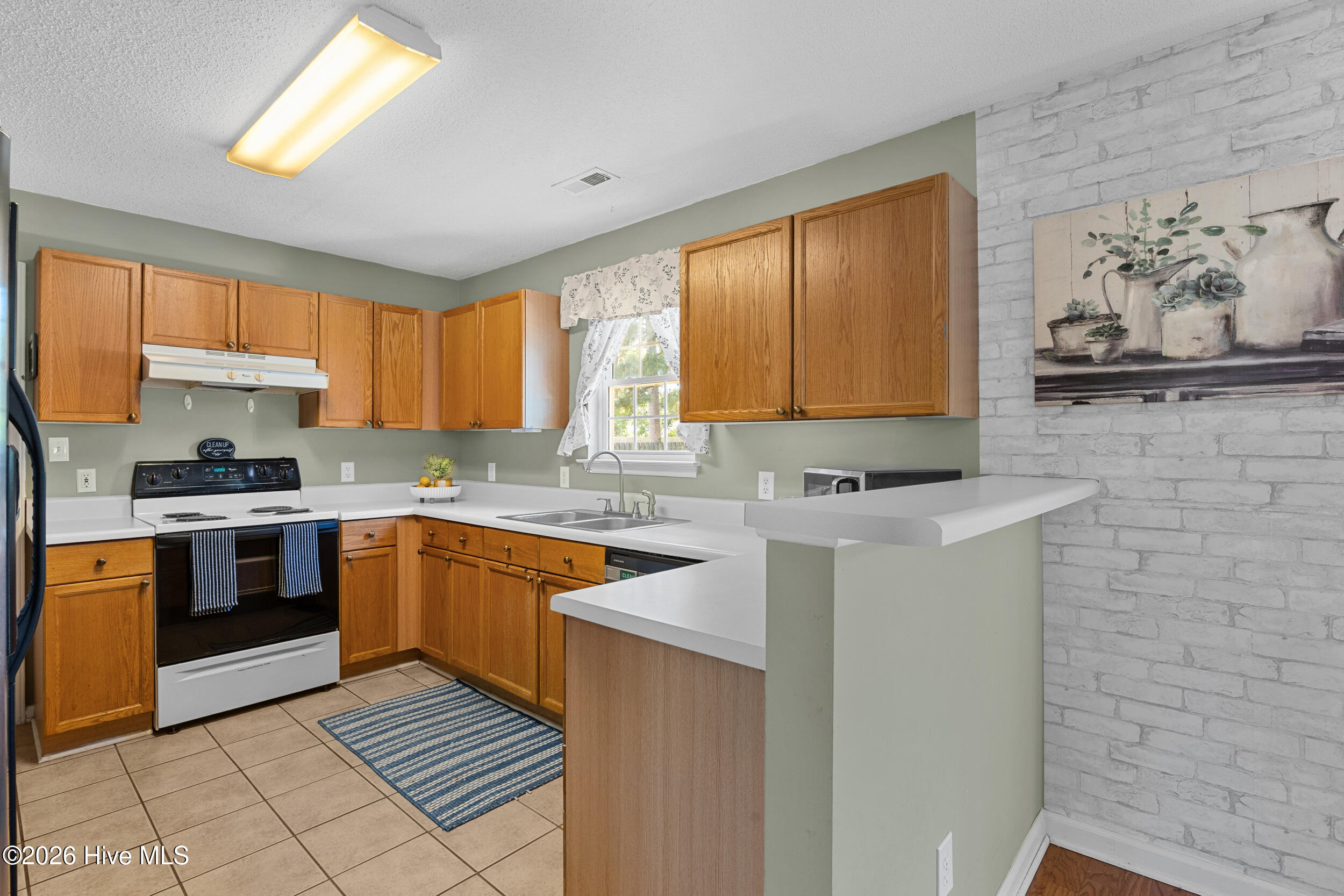 100569282 | Photo 15