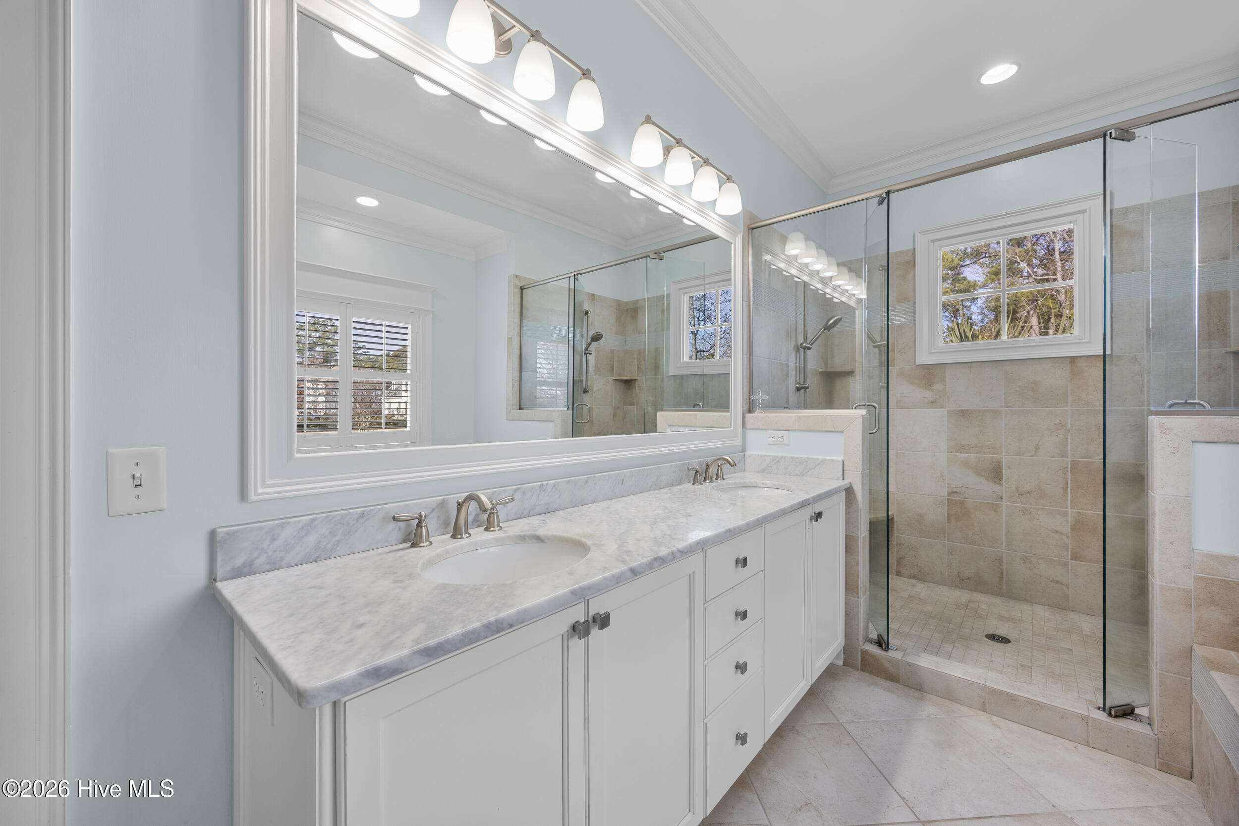 100549374 | Photo 36