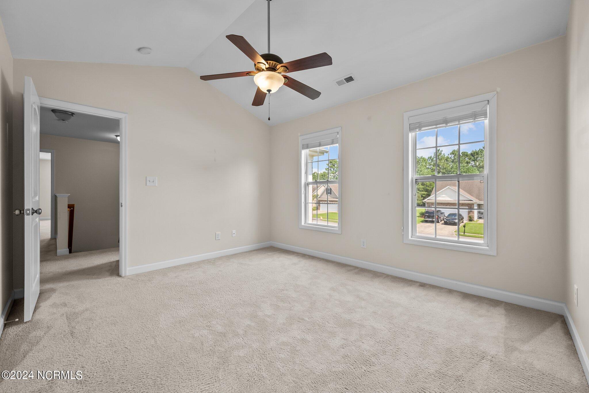 100549722 | Photo 22