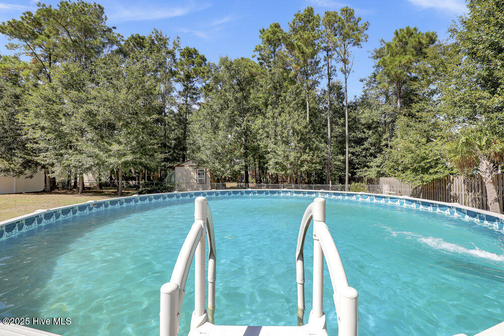 100532845 | Photo 42