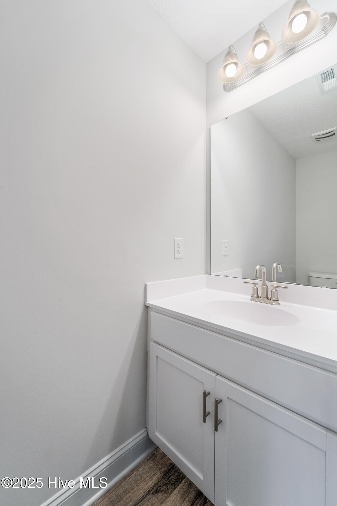 100502938 | Photo 14