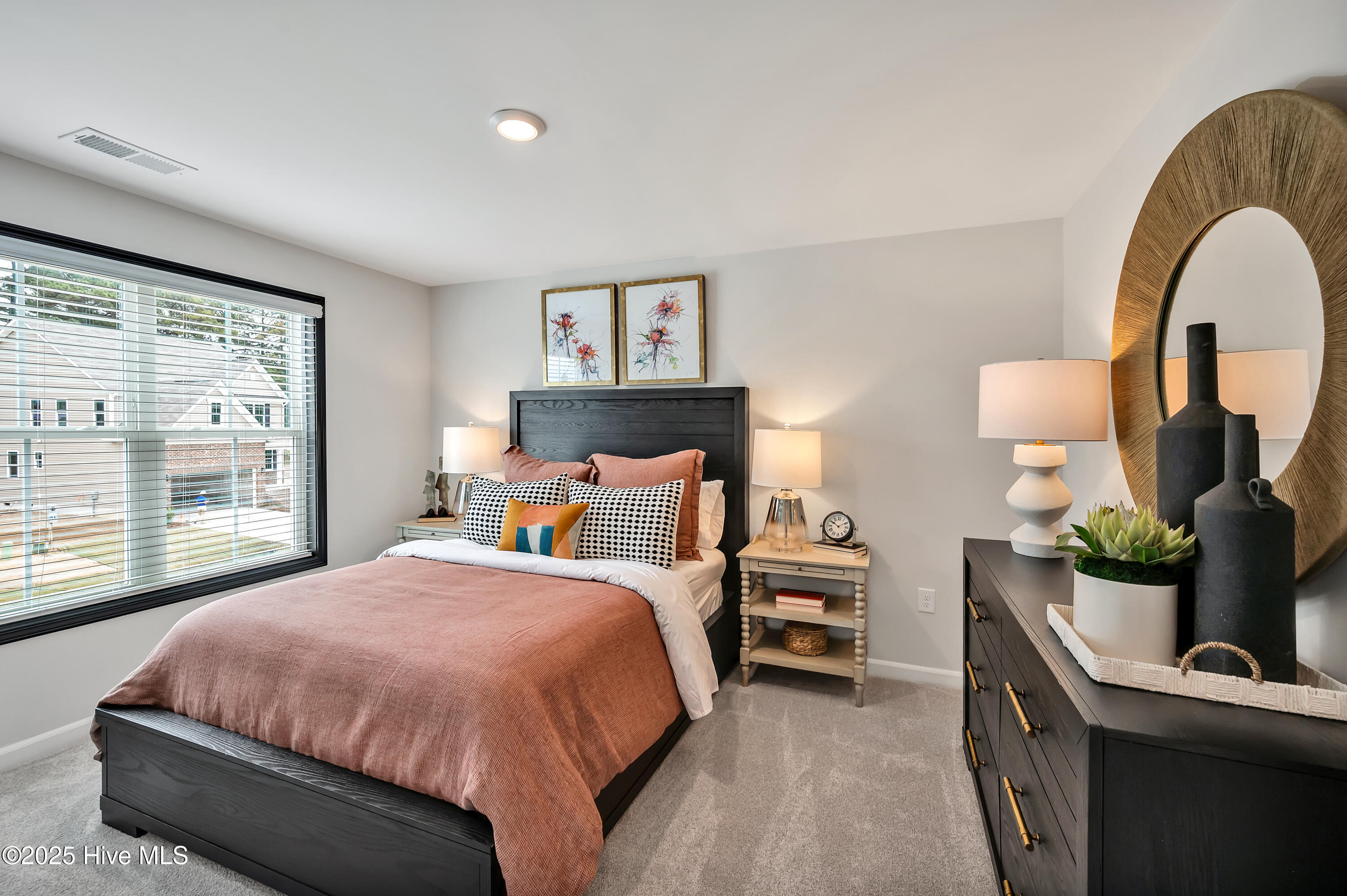 100504339 | Photo 42