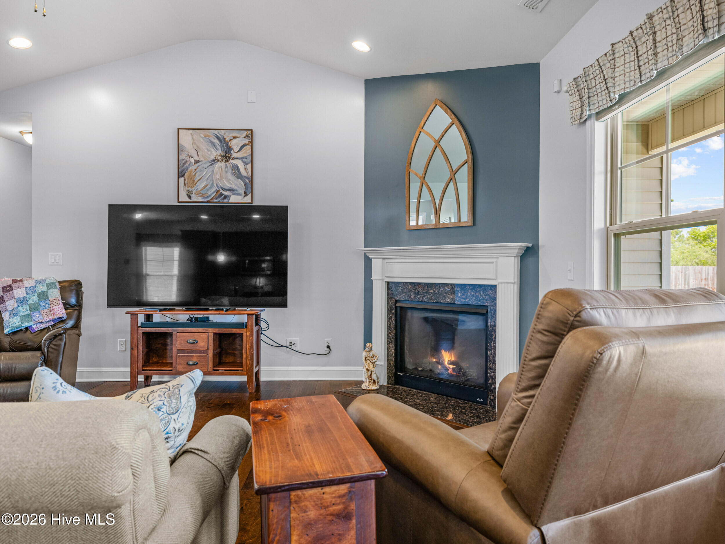 100567320 | Photo 10