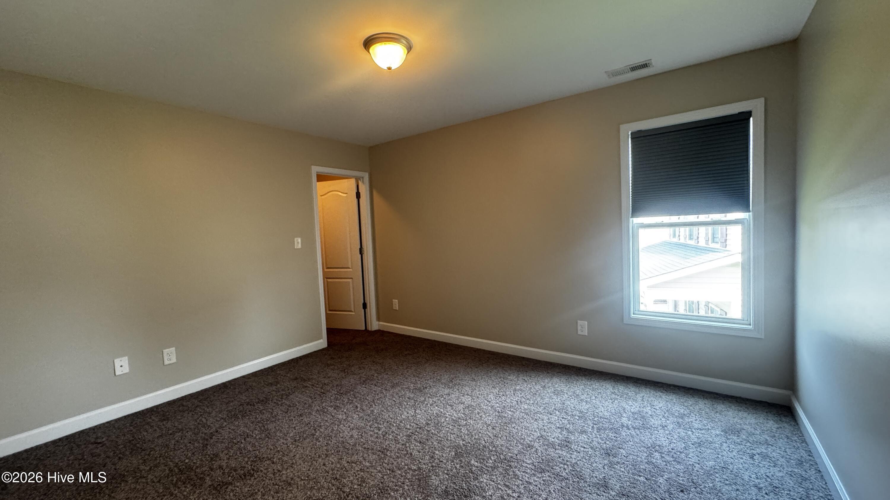 100570363 | Photo 14