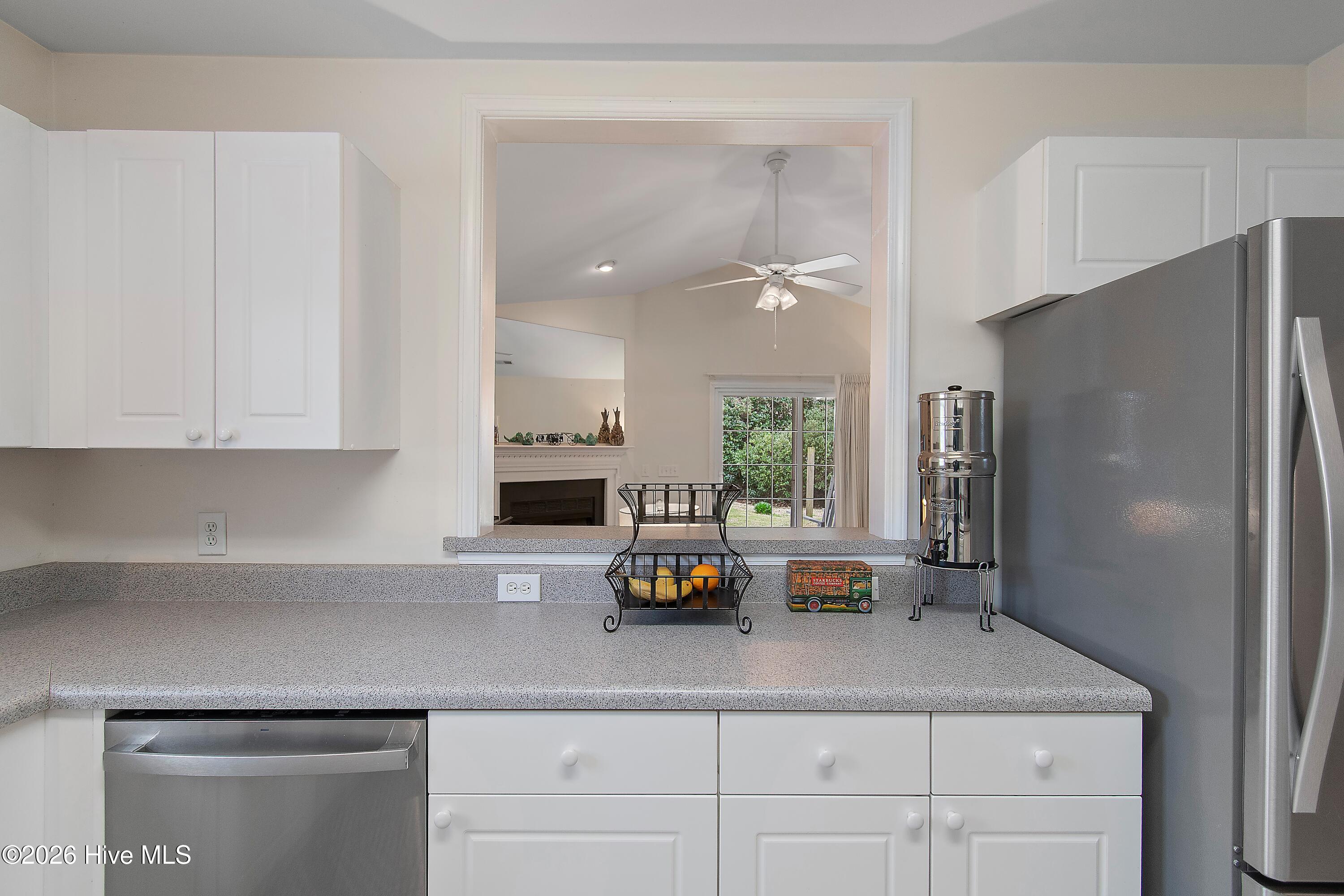 100558212 | Photo 15