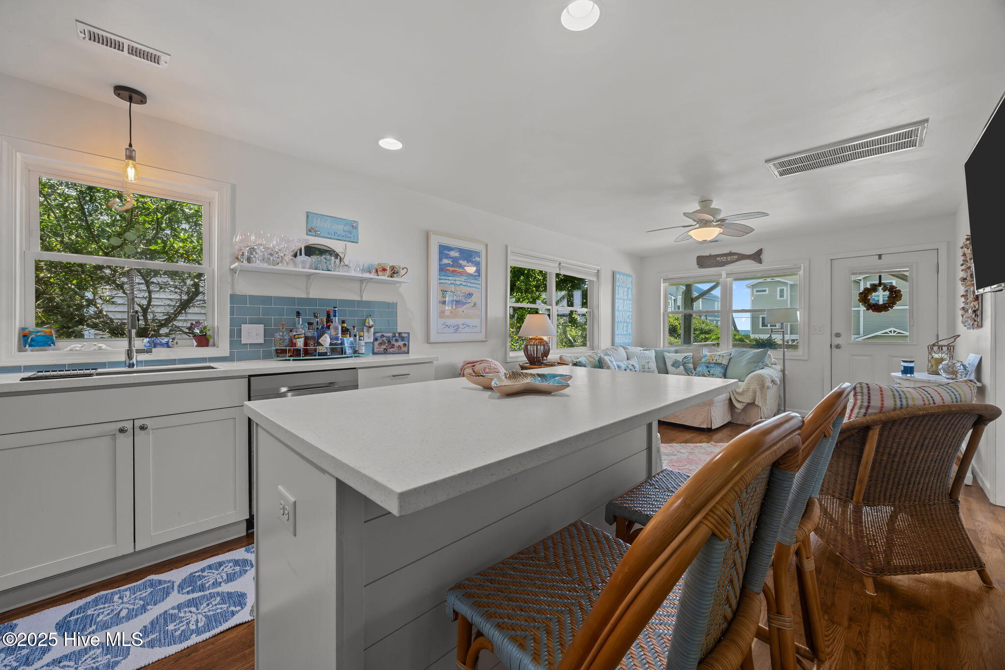 100522215 | Photo 24