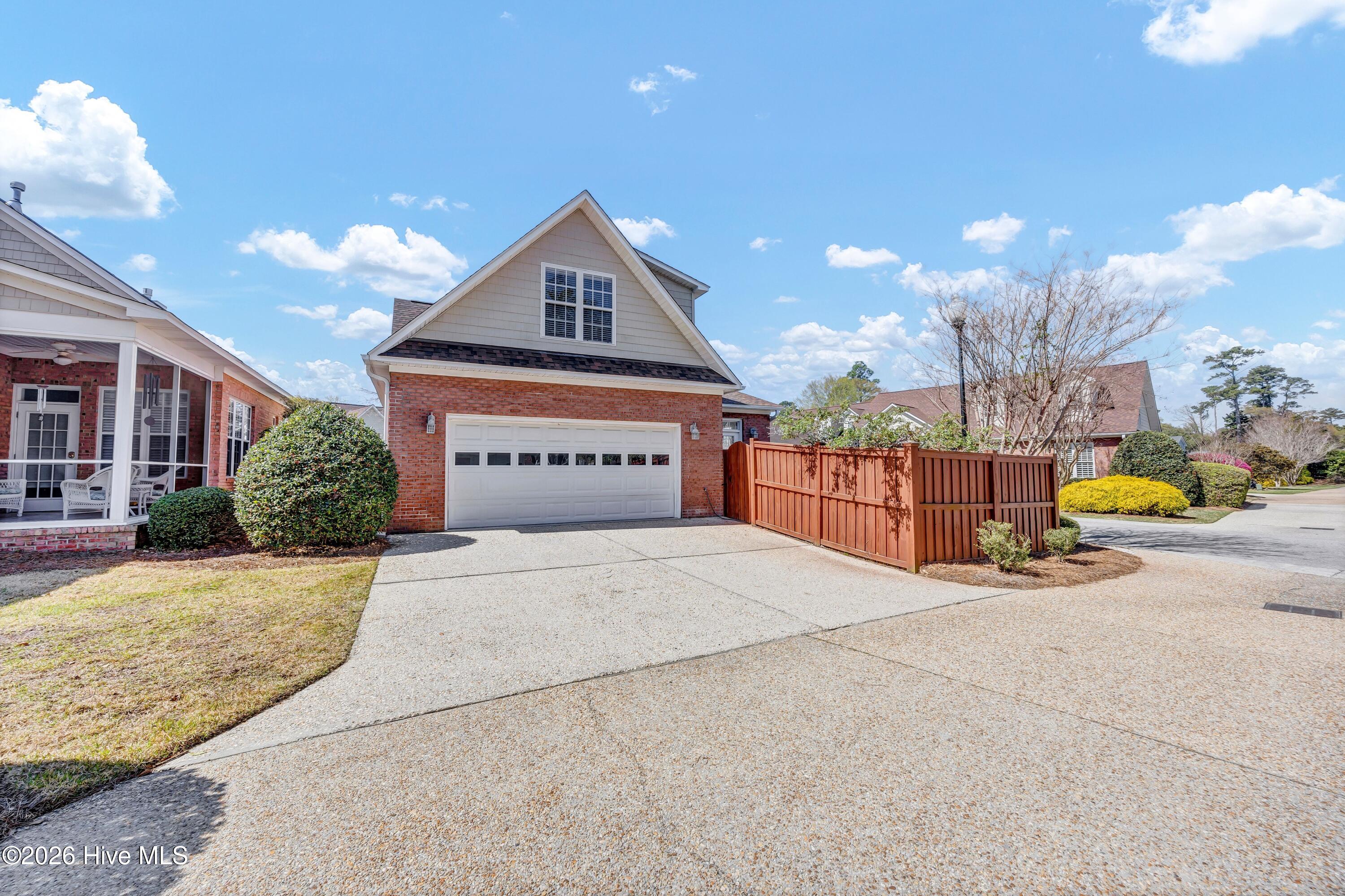 100561367 | Photo 27