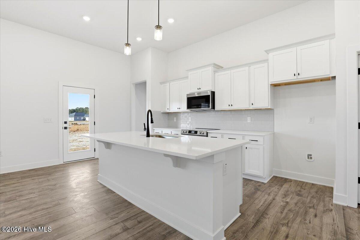 100562630 | Photo 14