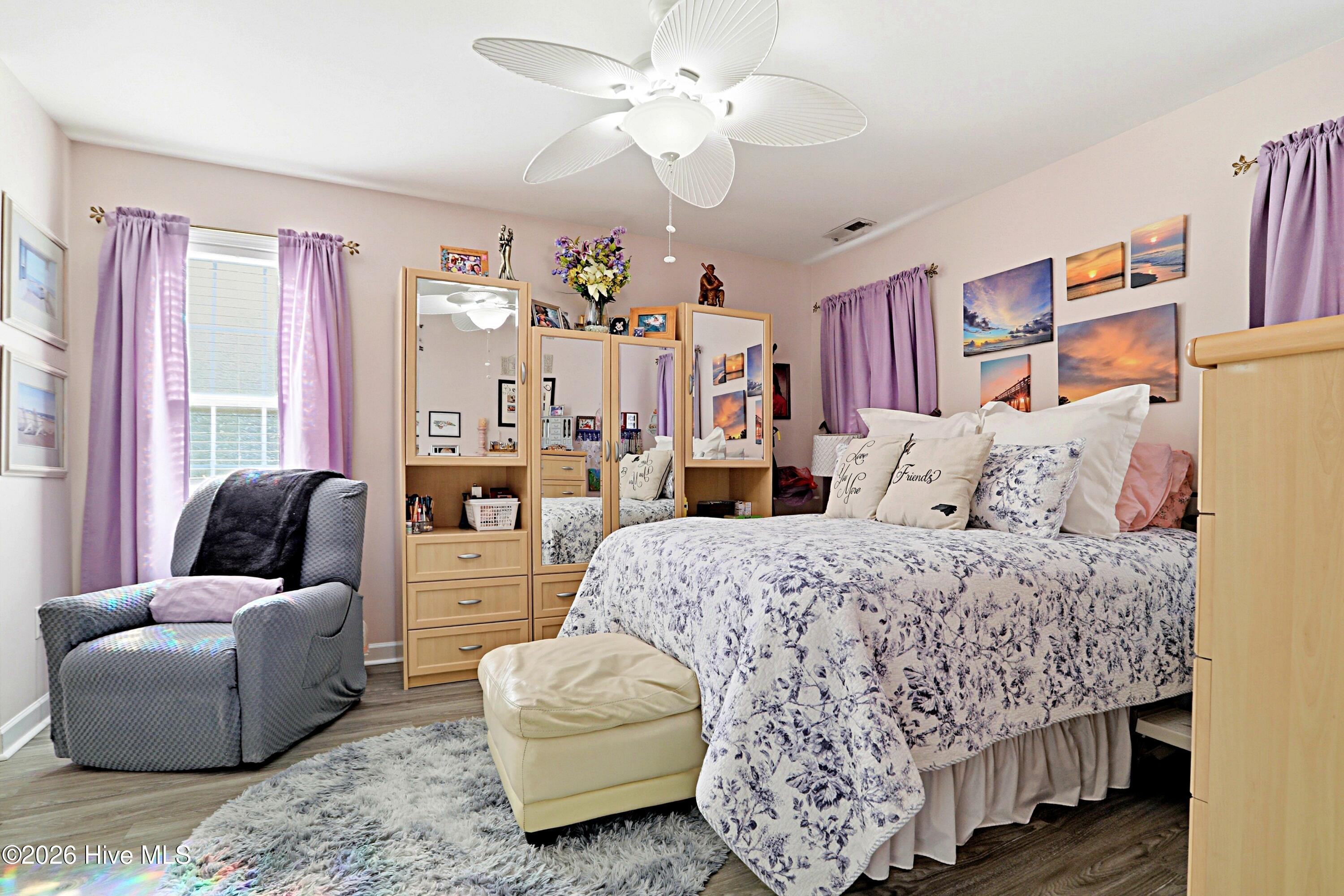 100549183 | Photo 16