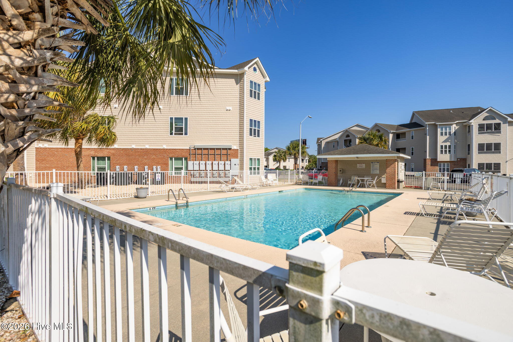 100570113 | Photo 26