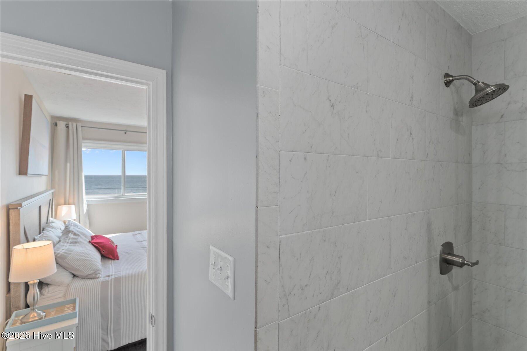 100564383 | Photo 36