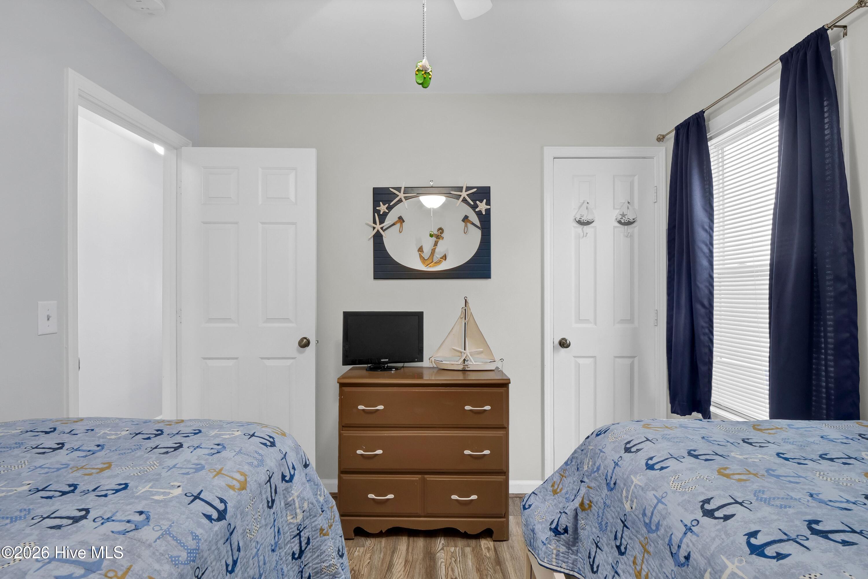 100549670 | Photo 28