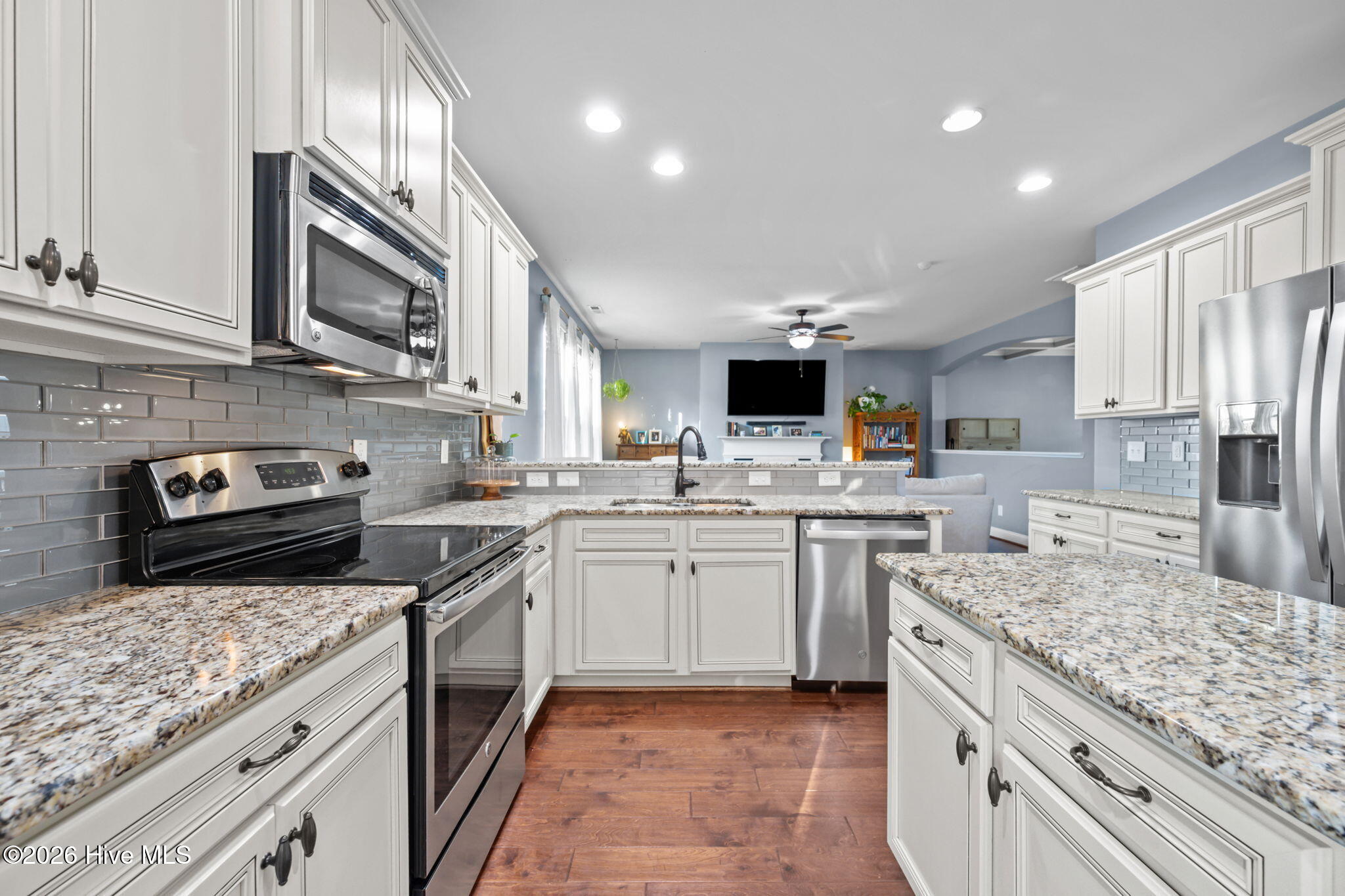 100557022 | Photo 12