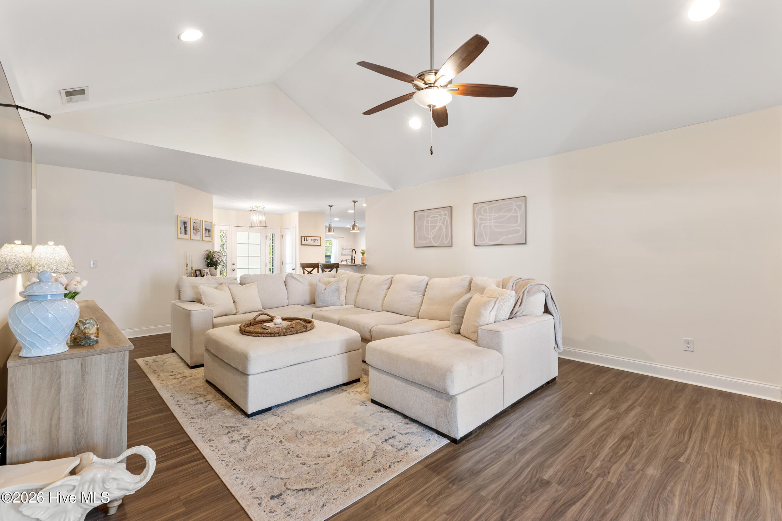 100557086 | Photo 17