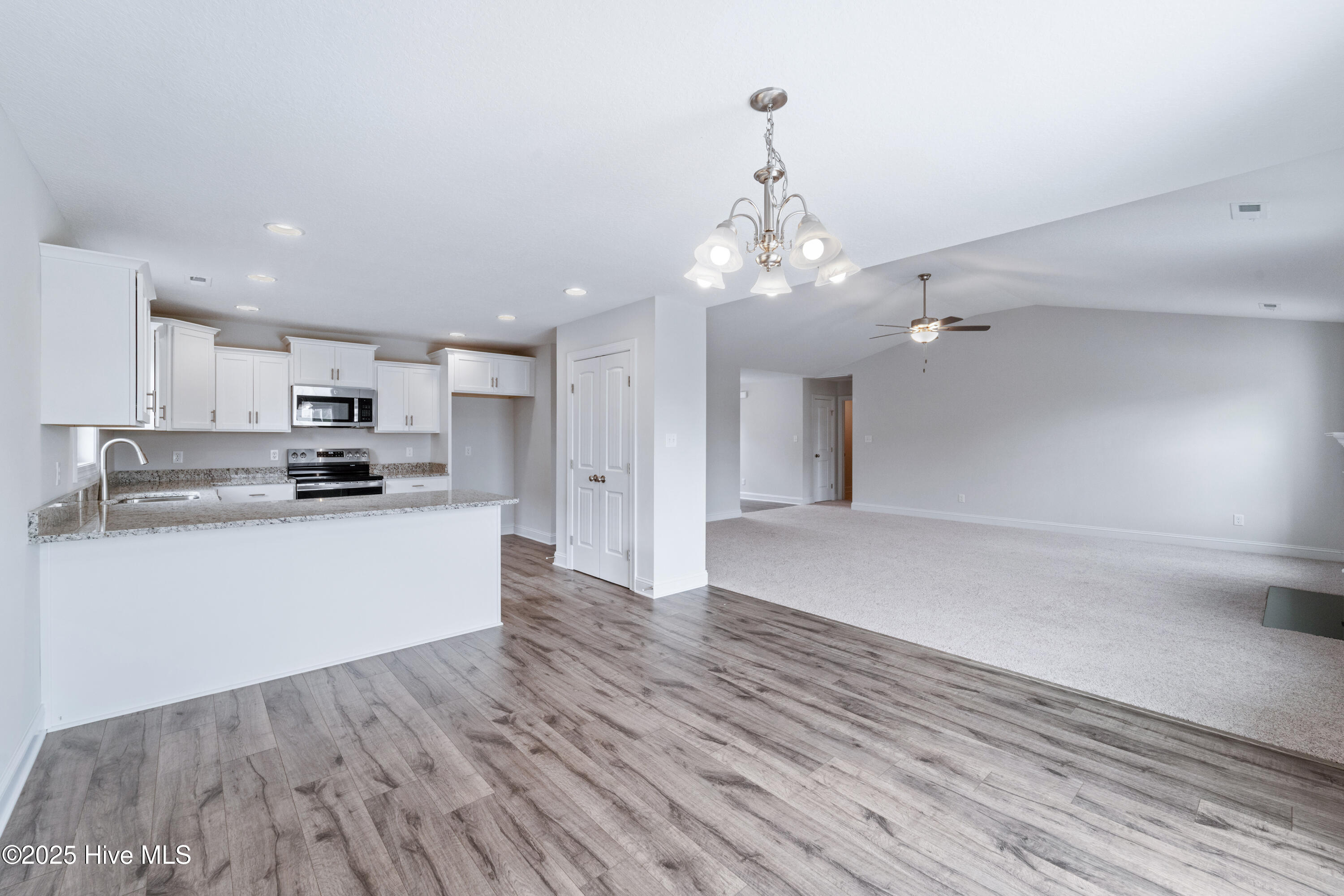 100493444 | Photo 10