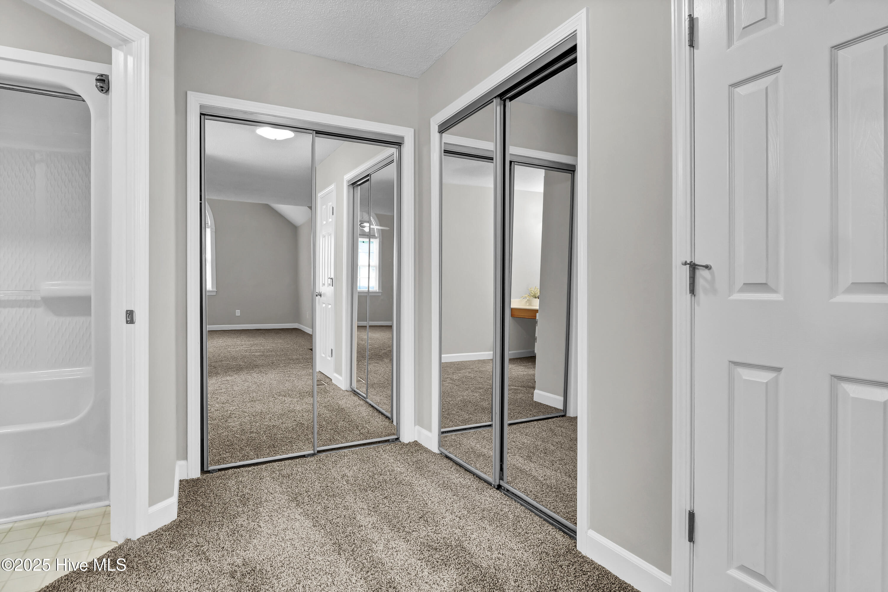 100557867 | Photo 22