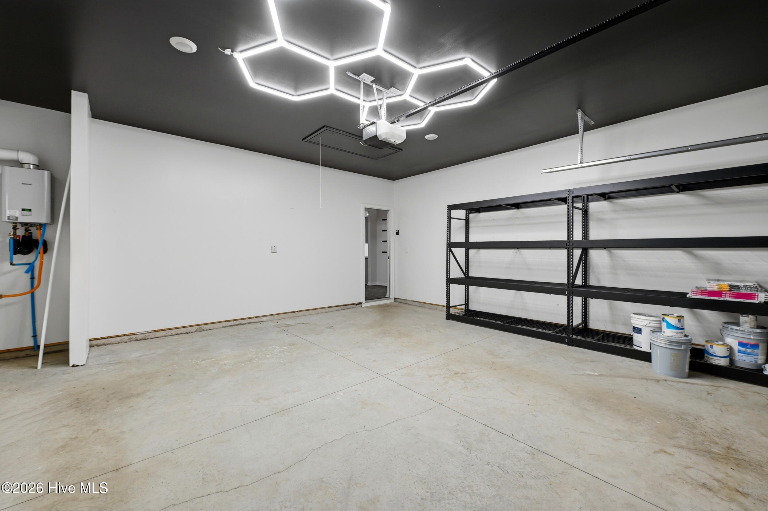 100563269 | Photo 29