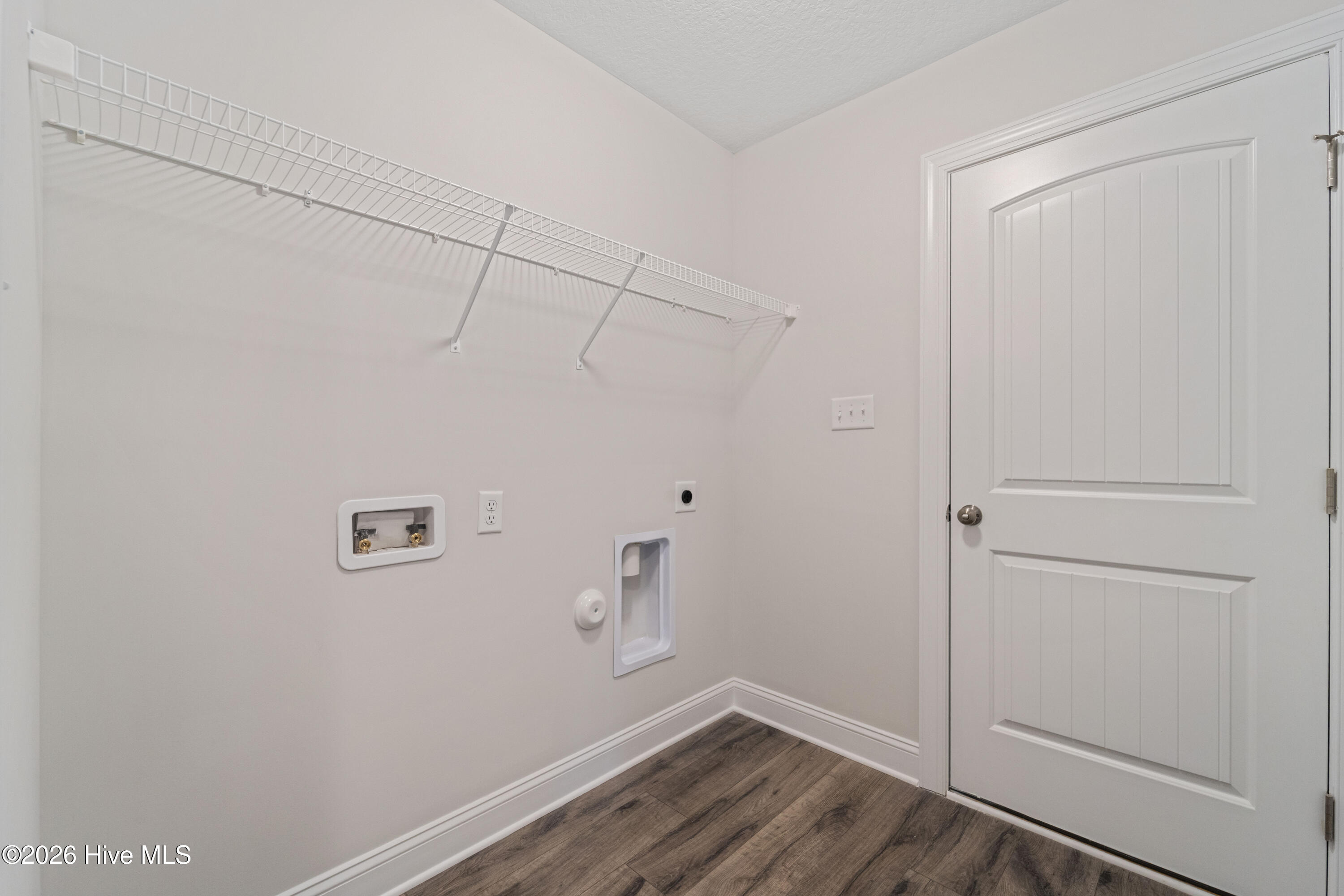 100530665 | Photo 26