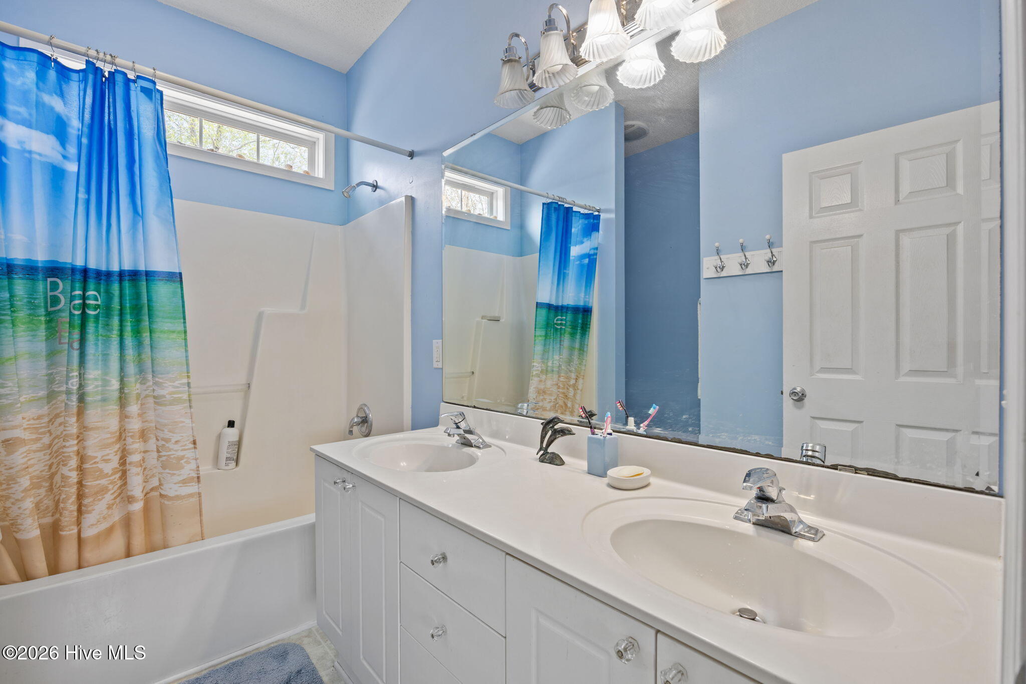 100563147 | Photo 16