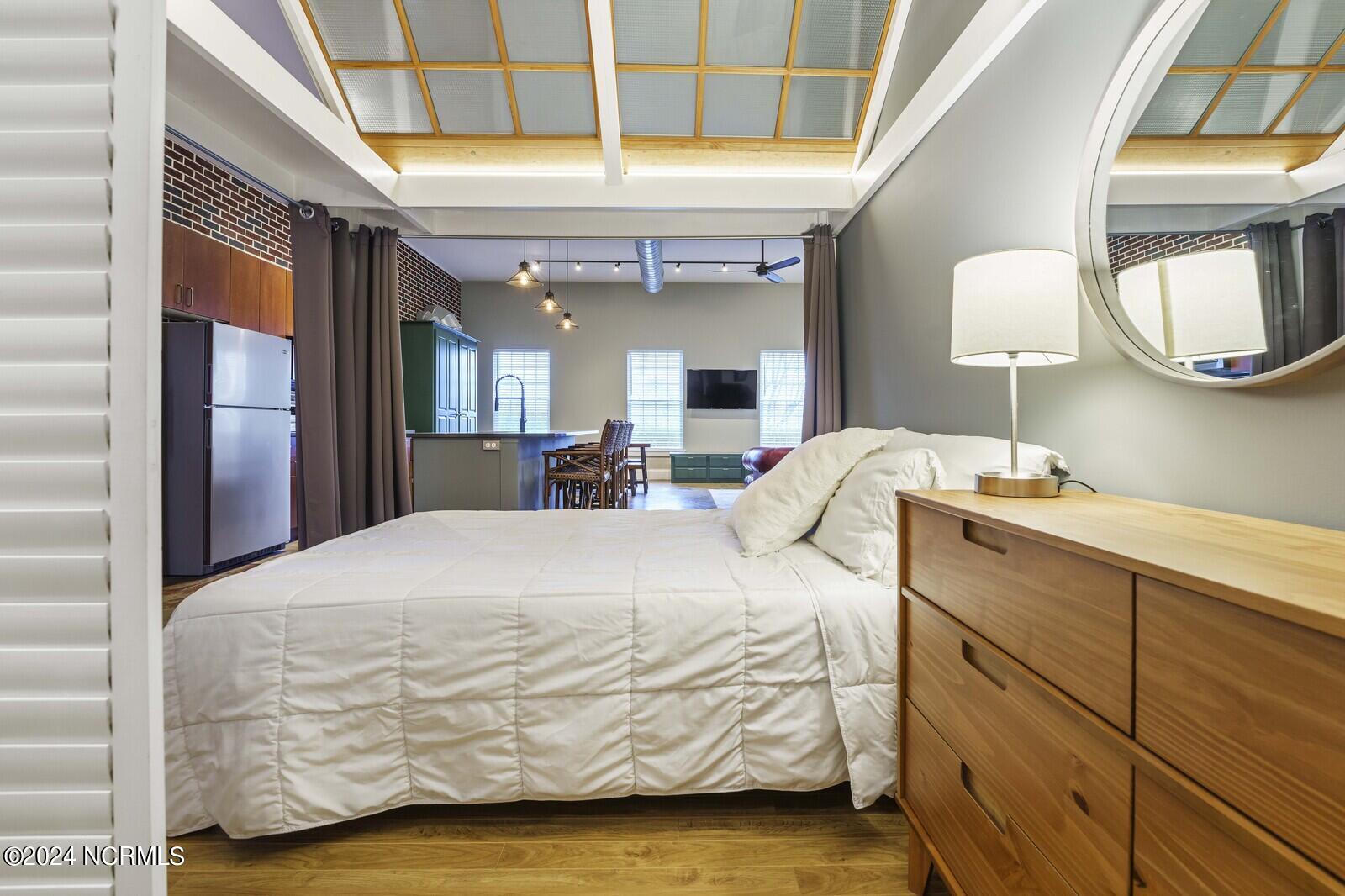 100512715 | Photo 13