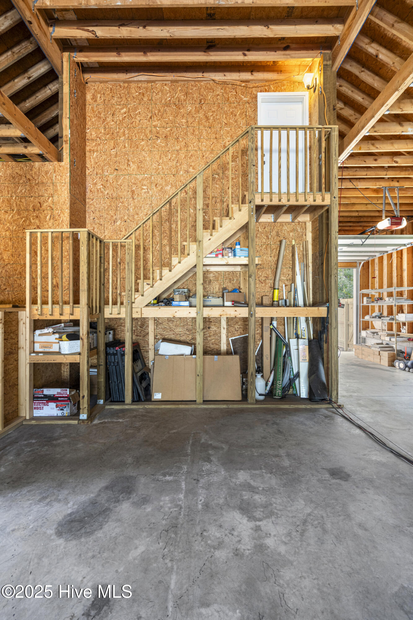 100503346 | Photo 80