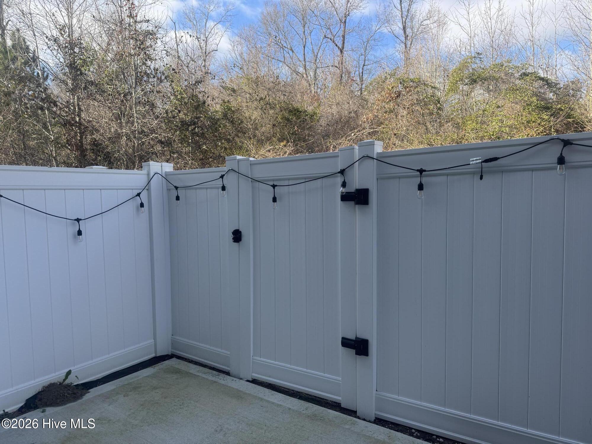 100555860 | Photo 10