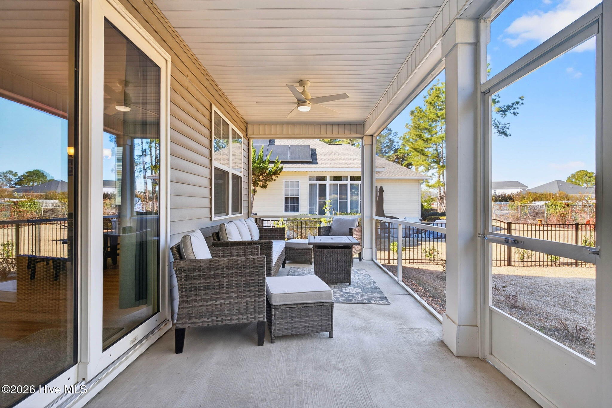 100555418 | Photo 17