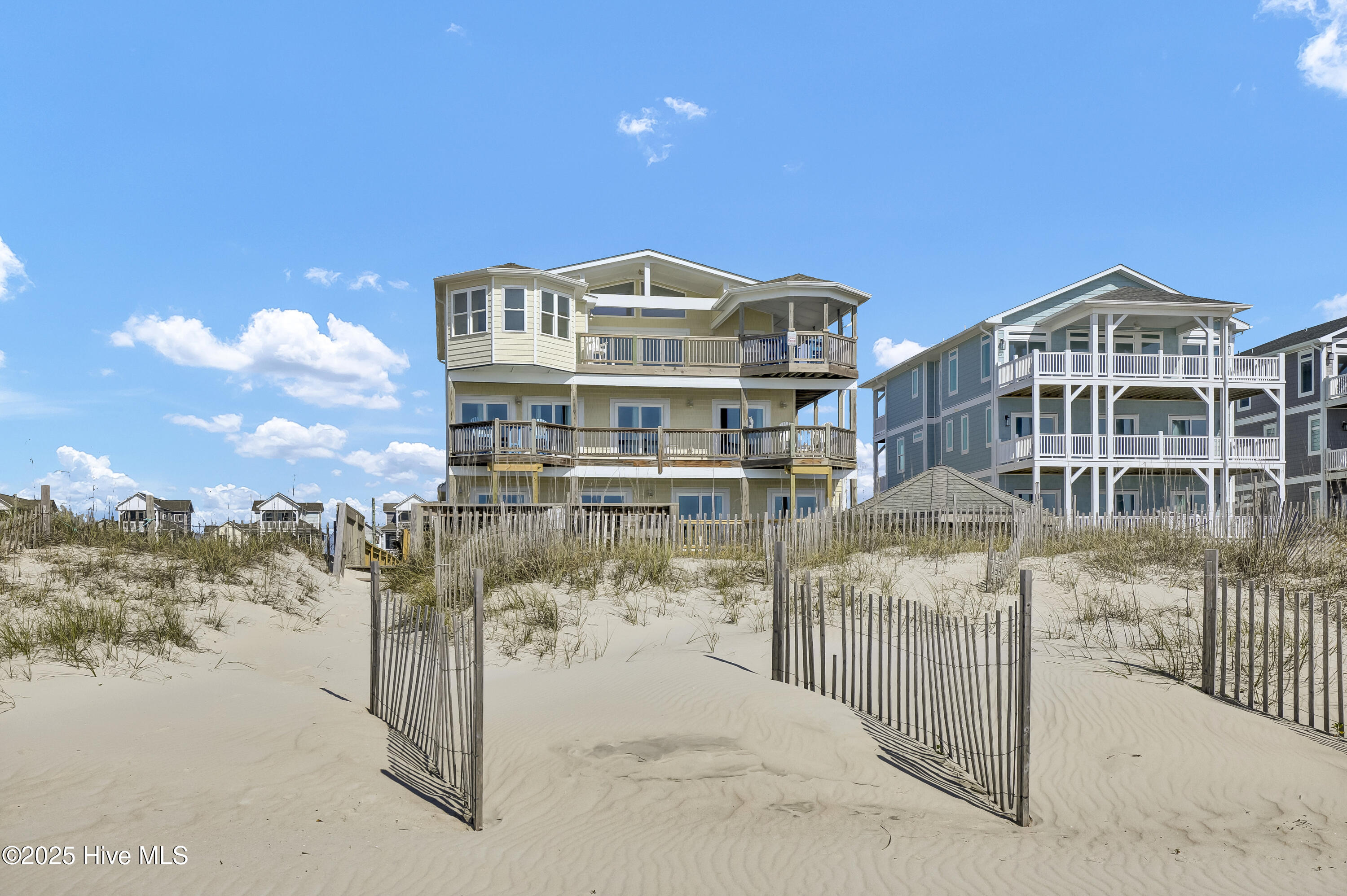 100538324 | Photo 69