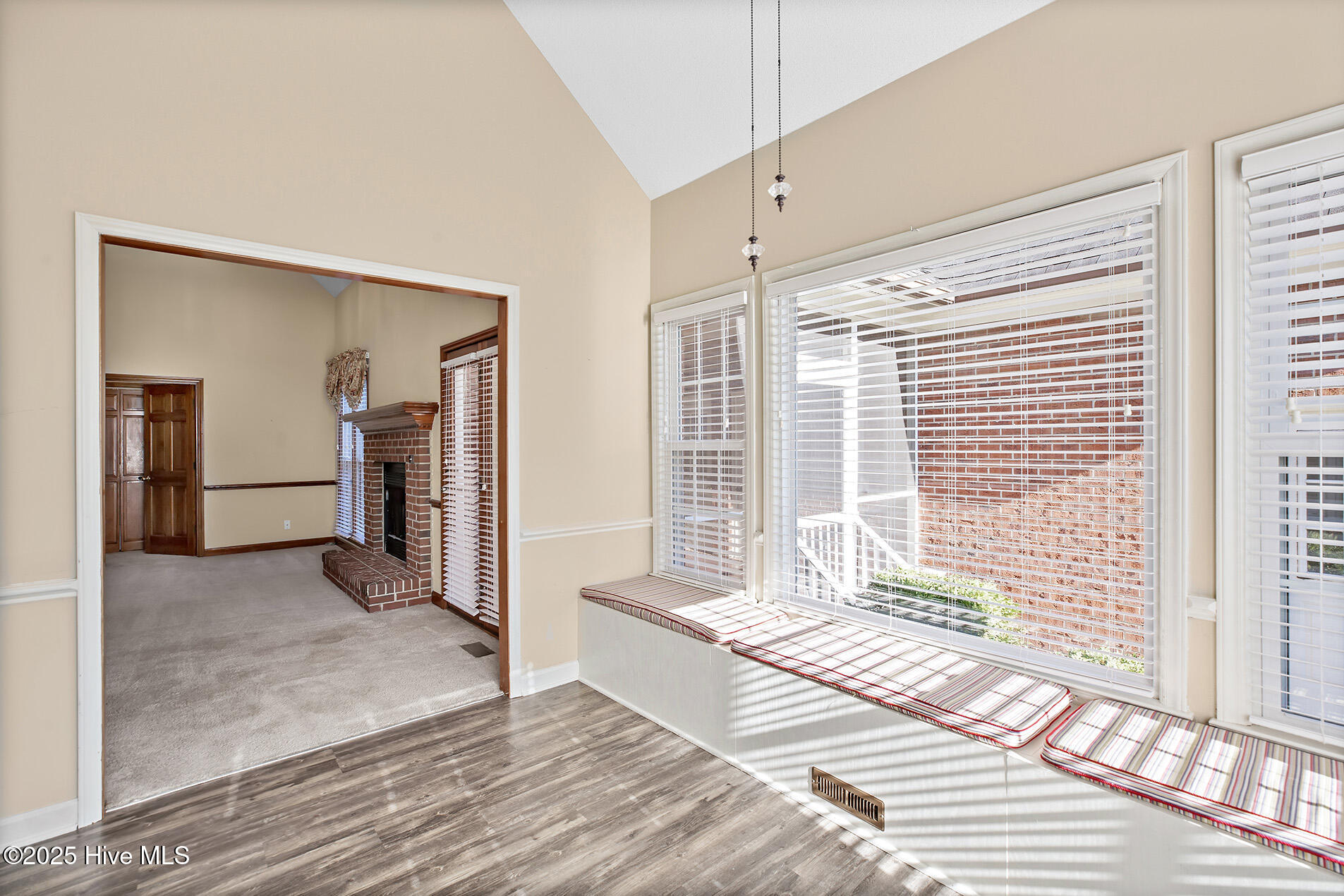 100541648 | Photo 16