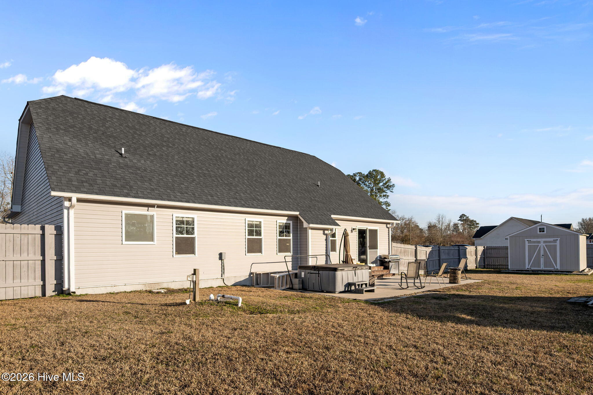 100548485 | Photo 35