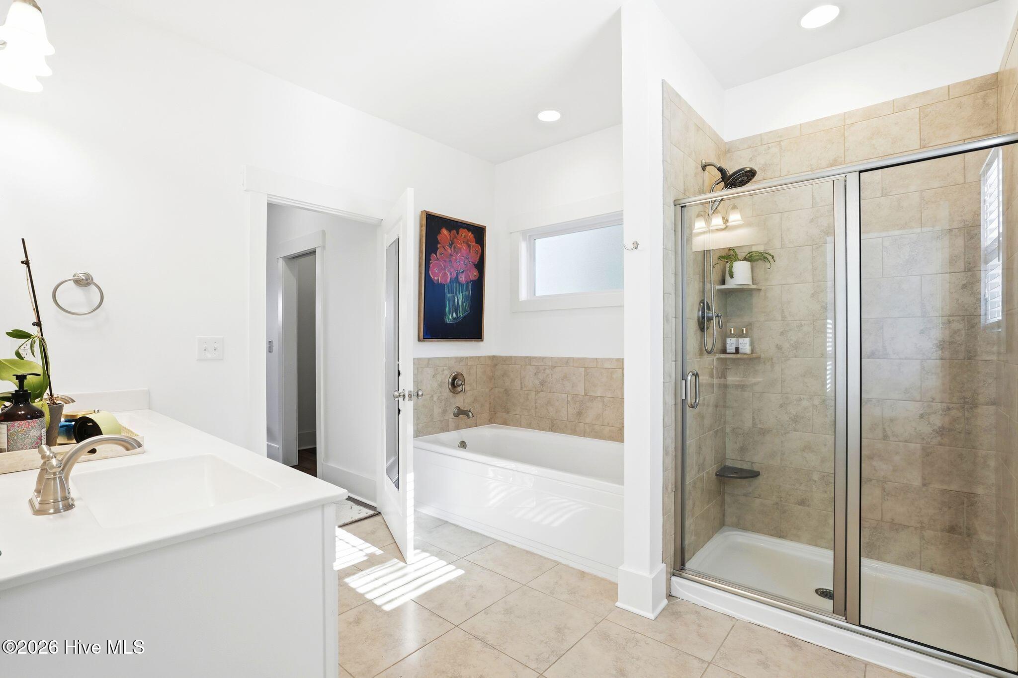 100565220 | Photo 32