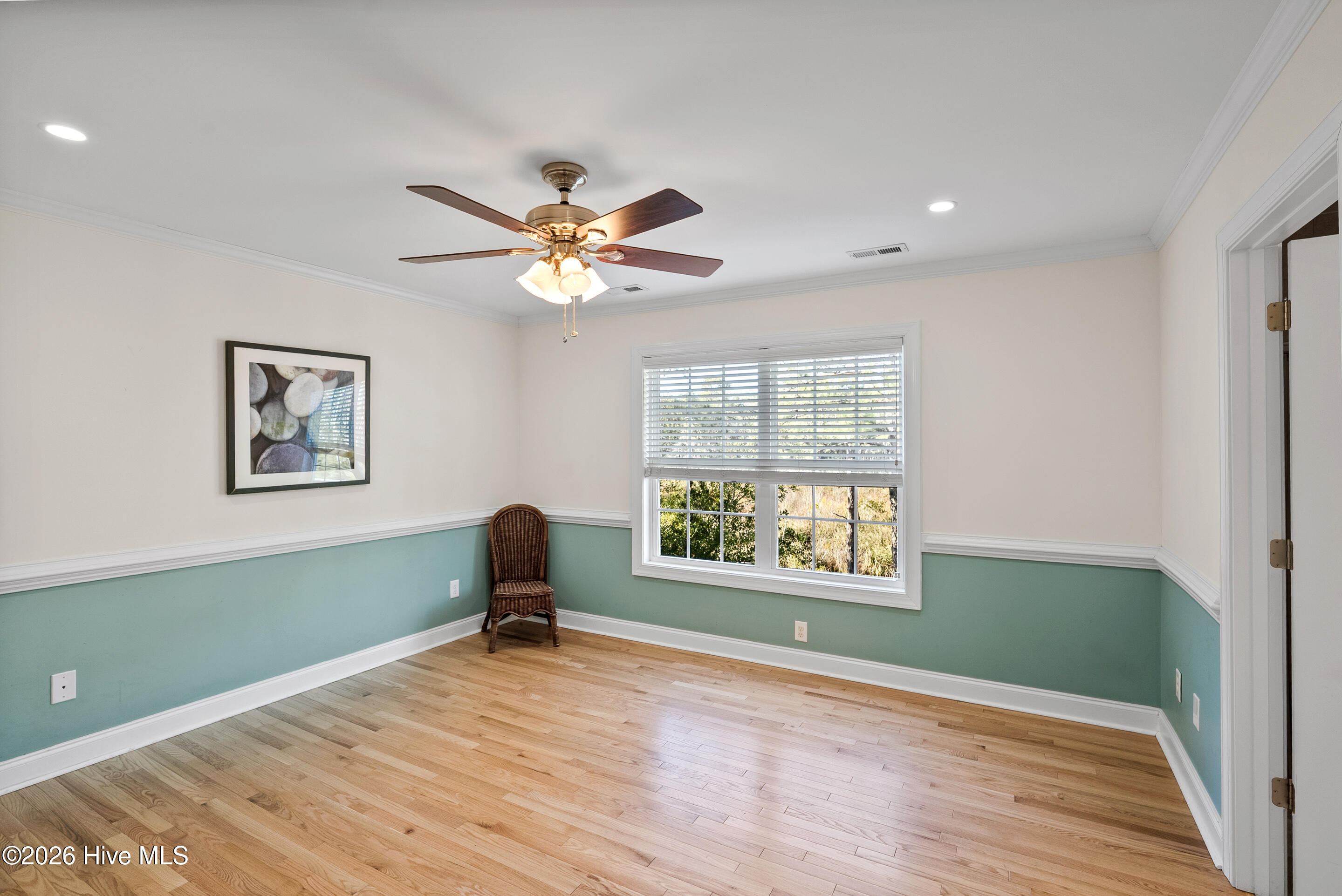 100563119 | Photo 42