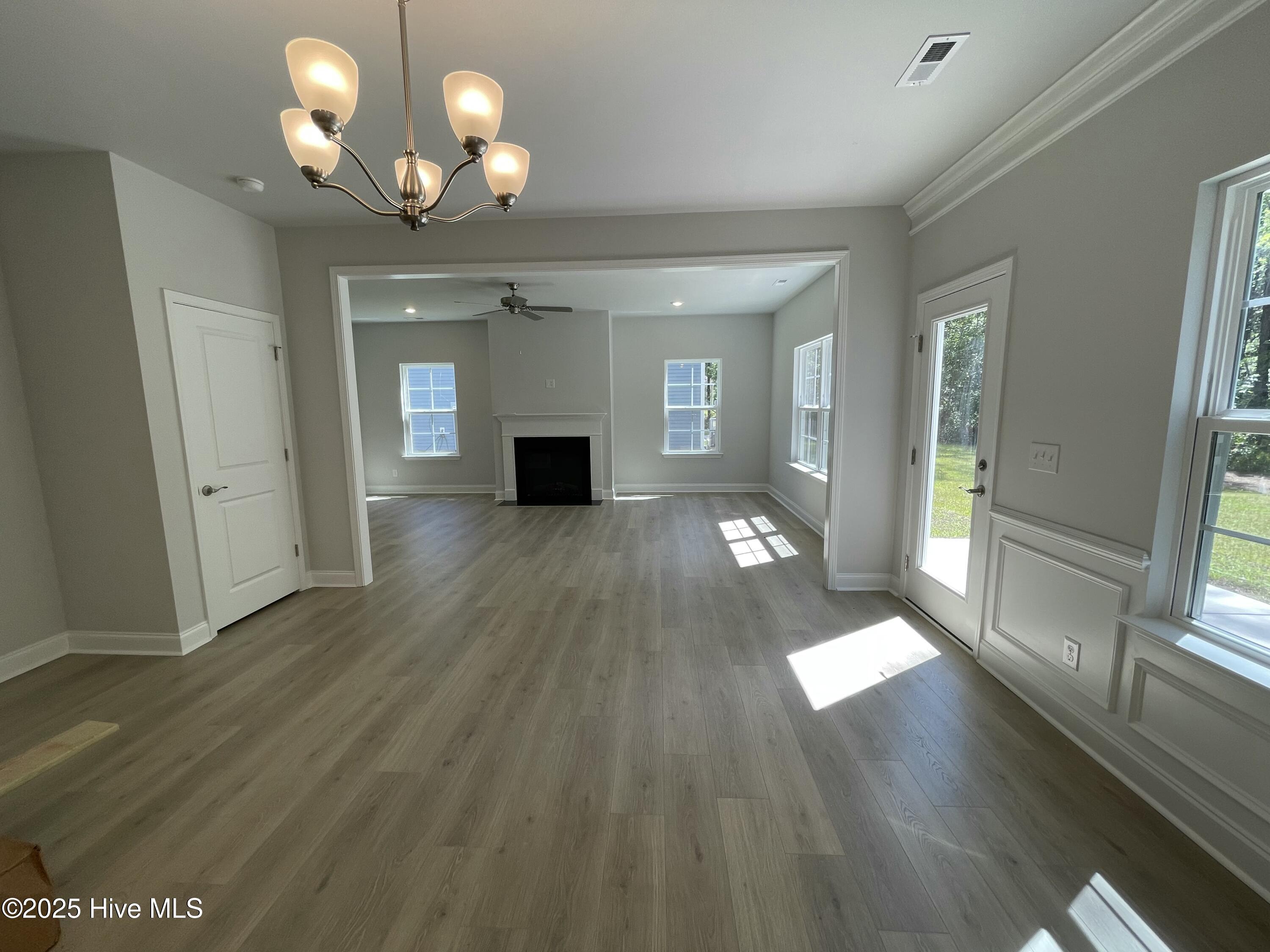 100422121 | Photo 27