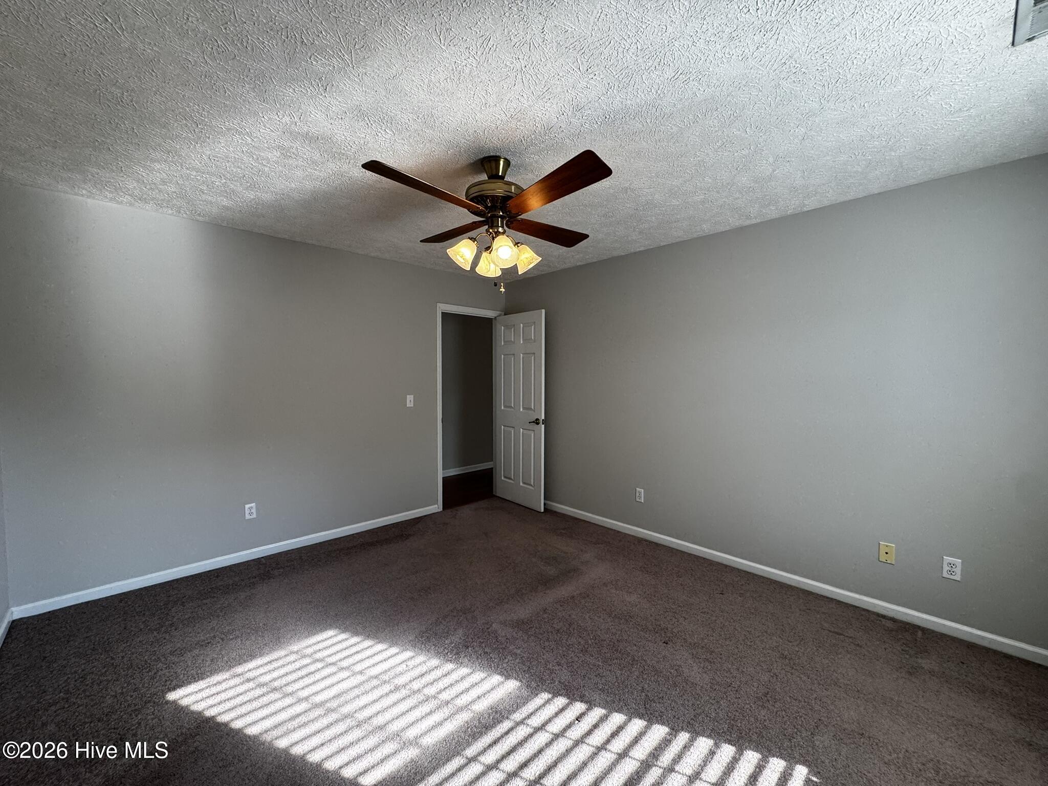 100550943 | Photo 11