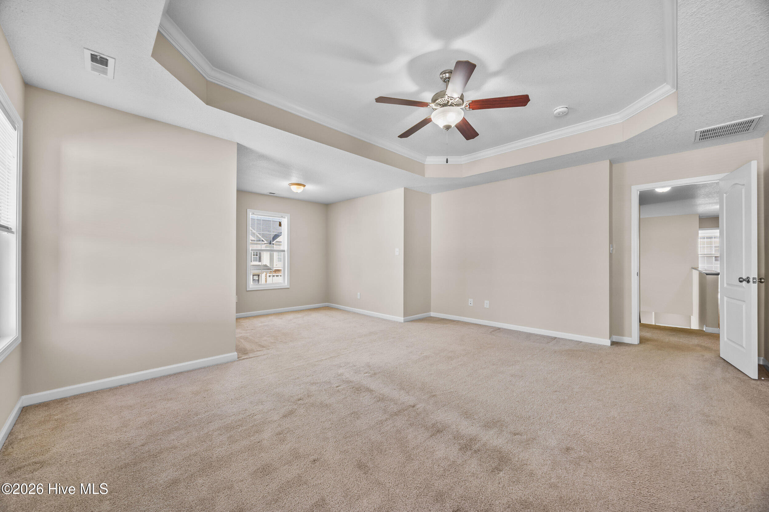 100548661 | Photo 35