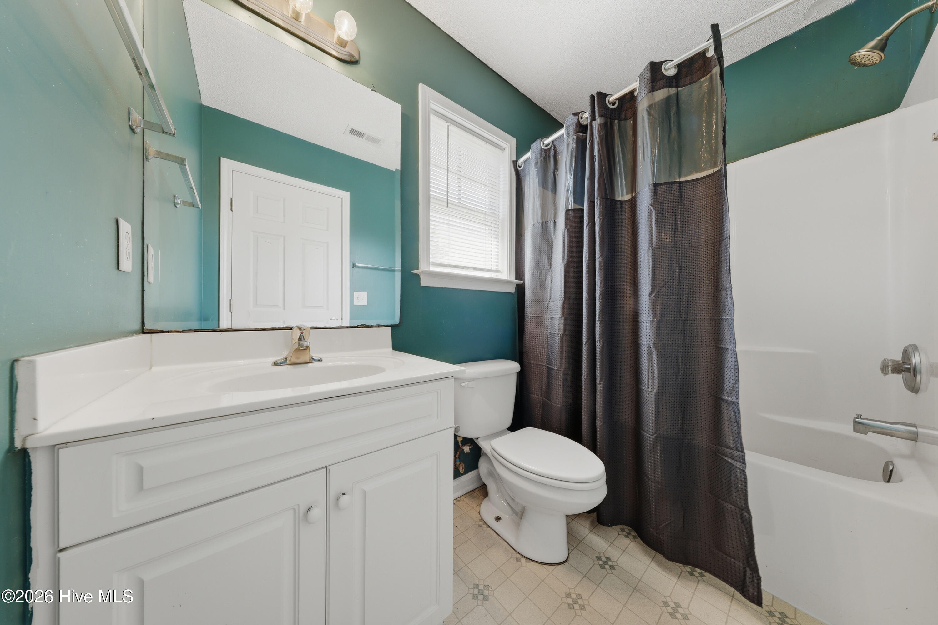 100562580 | Photo 16