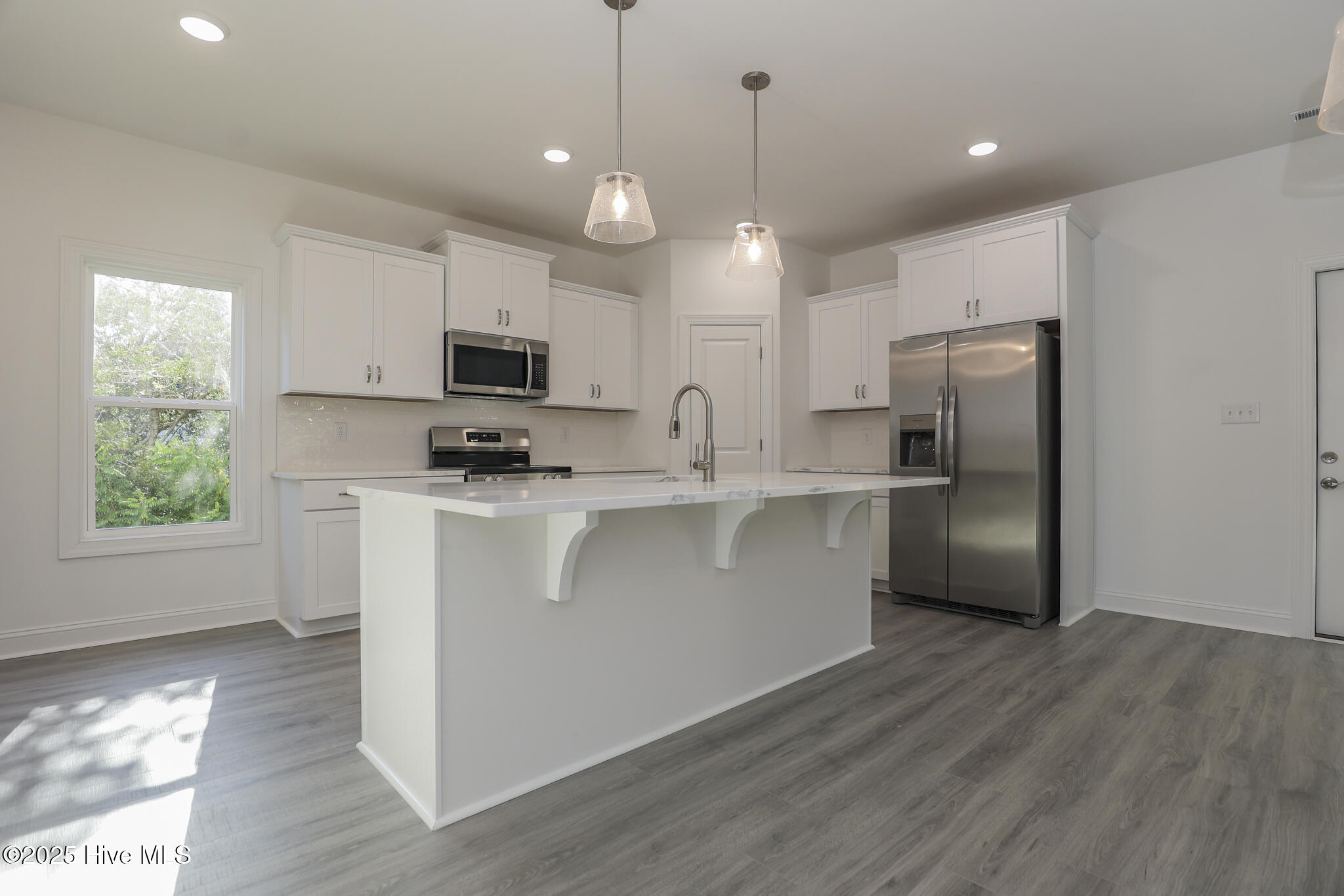 100553822 | Photo 26