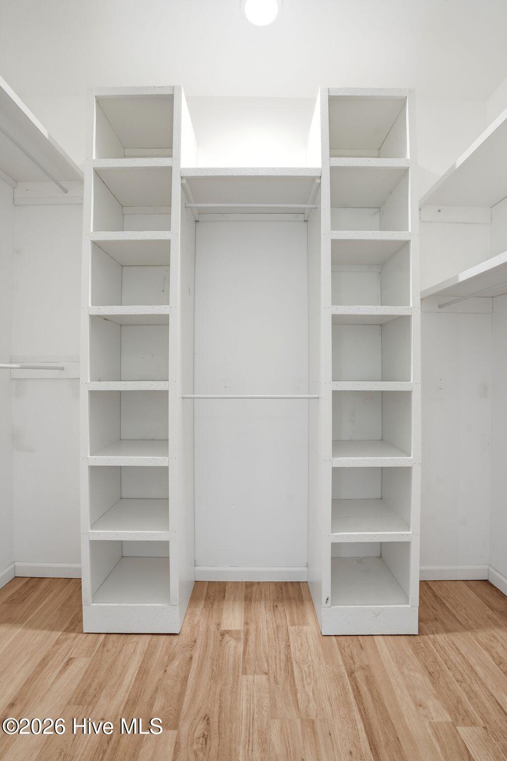 100560935 | Photo 68