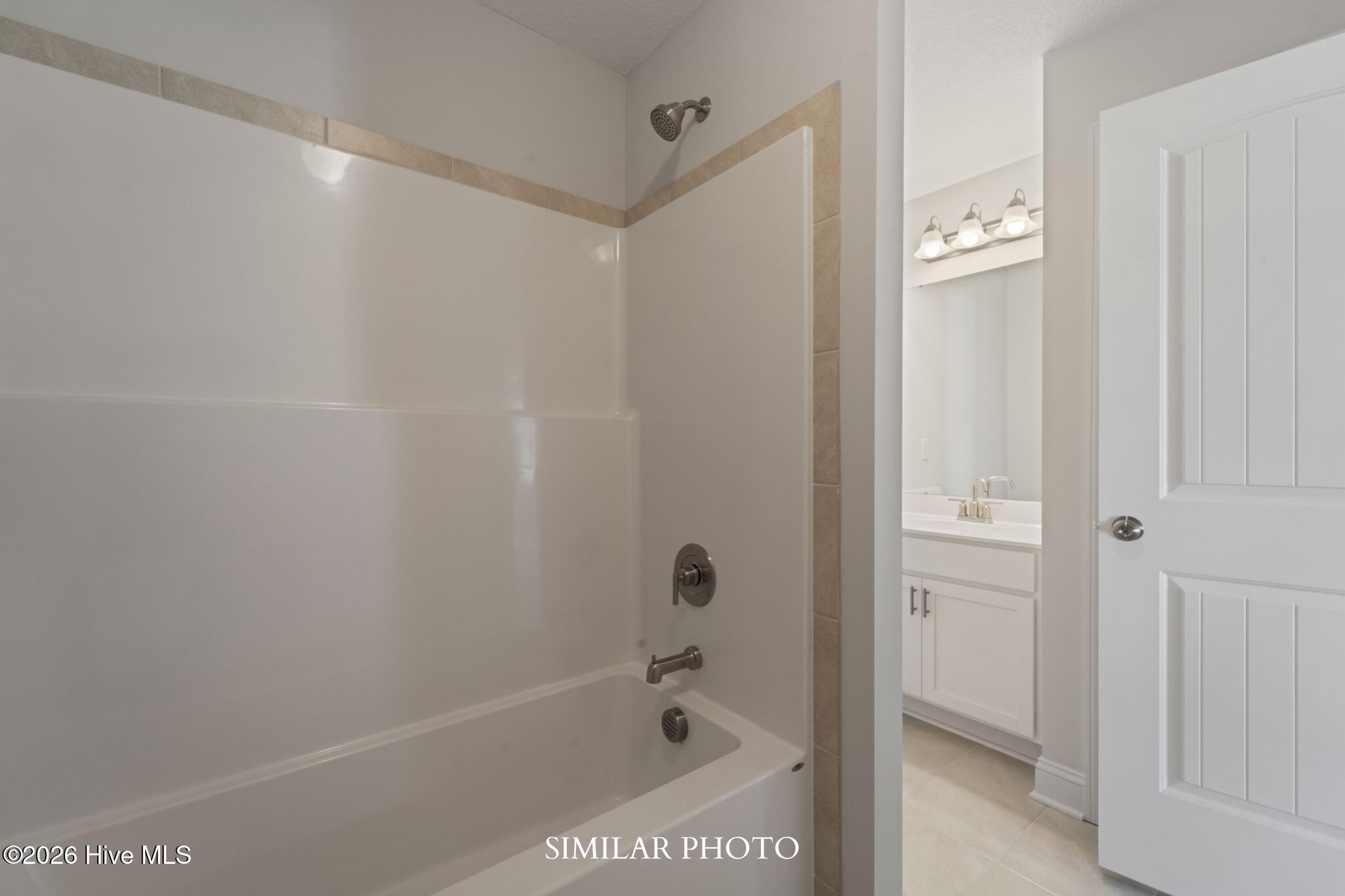 100566312 | Photo 43