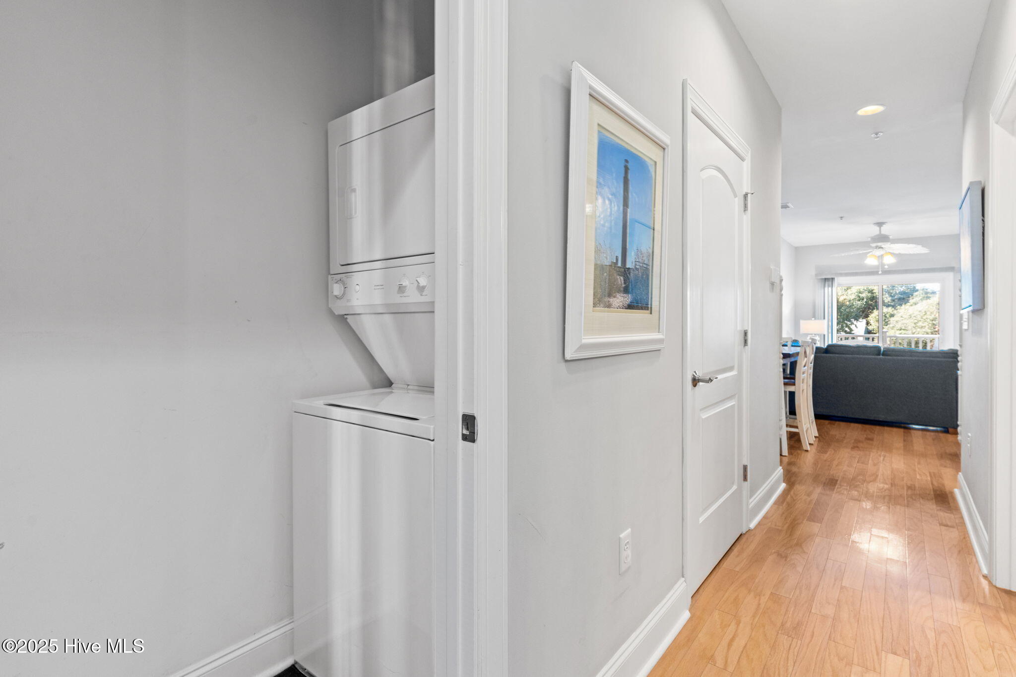 100545240 | Photo 32