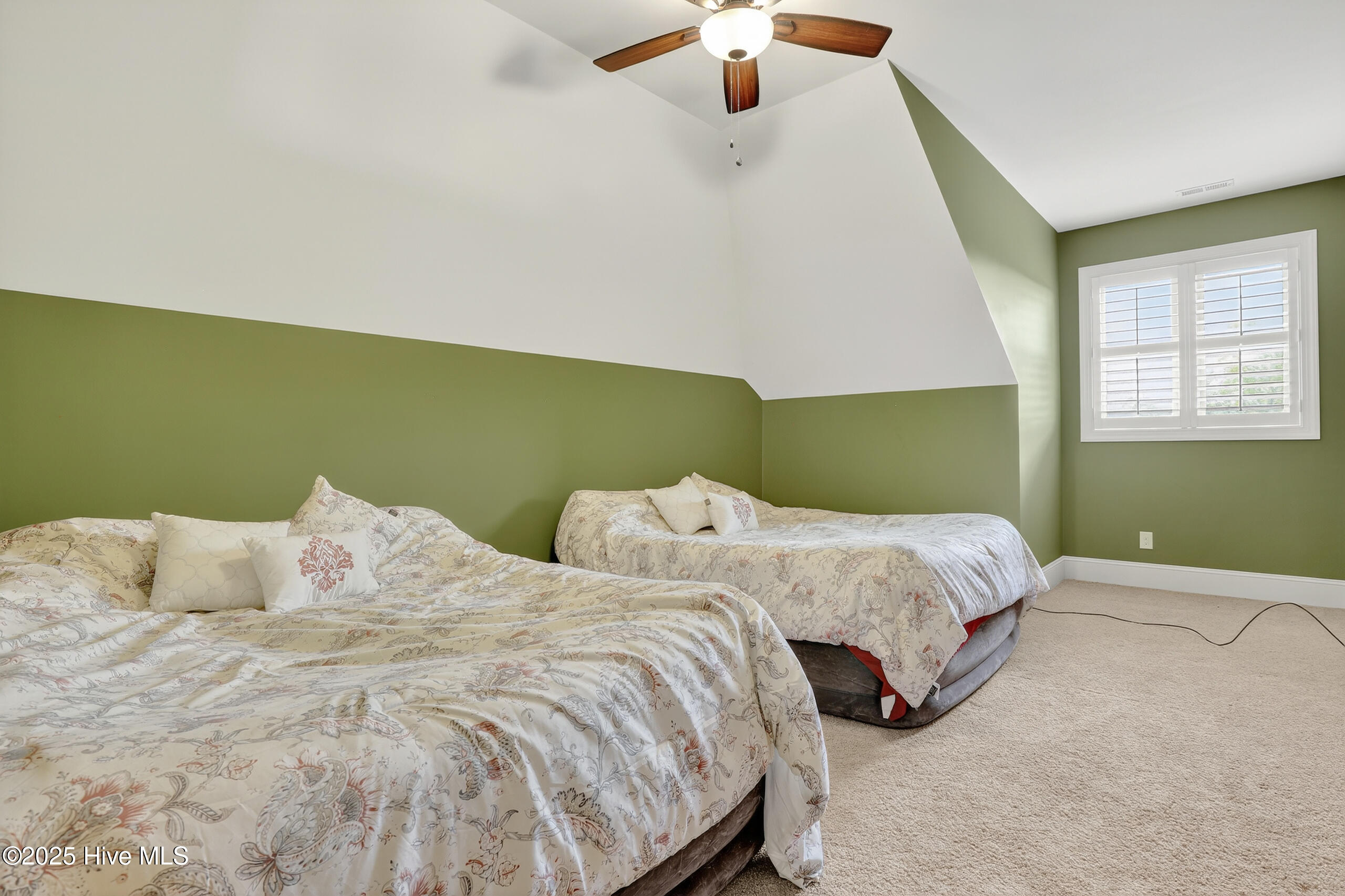 100527488 | Photo 40