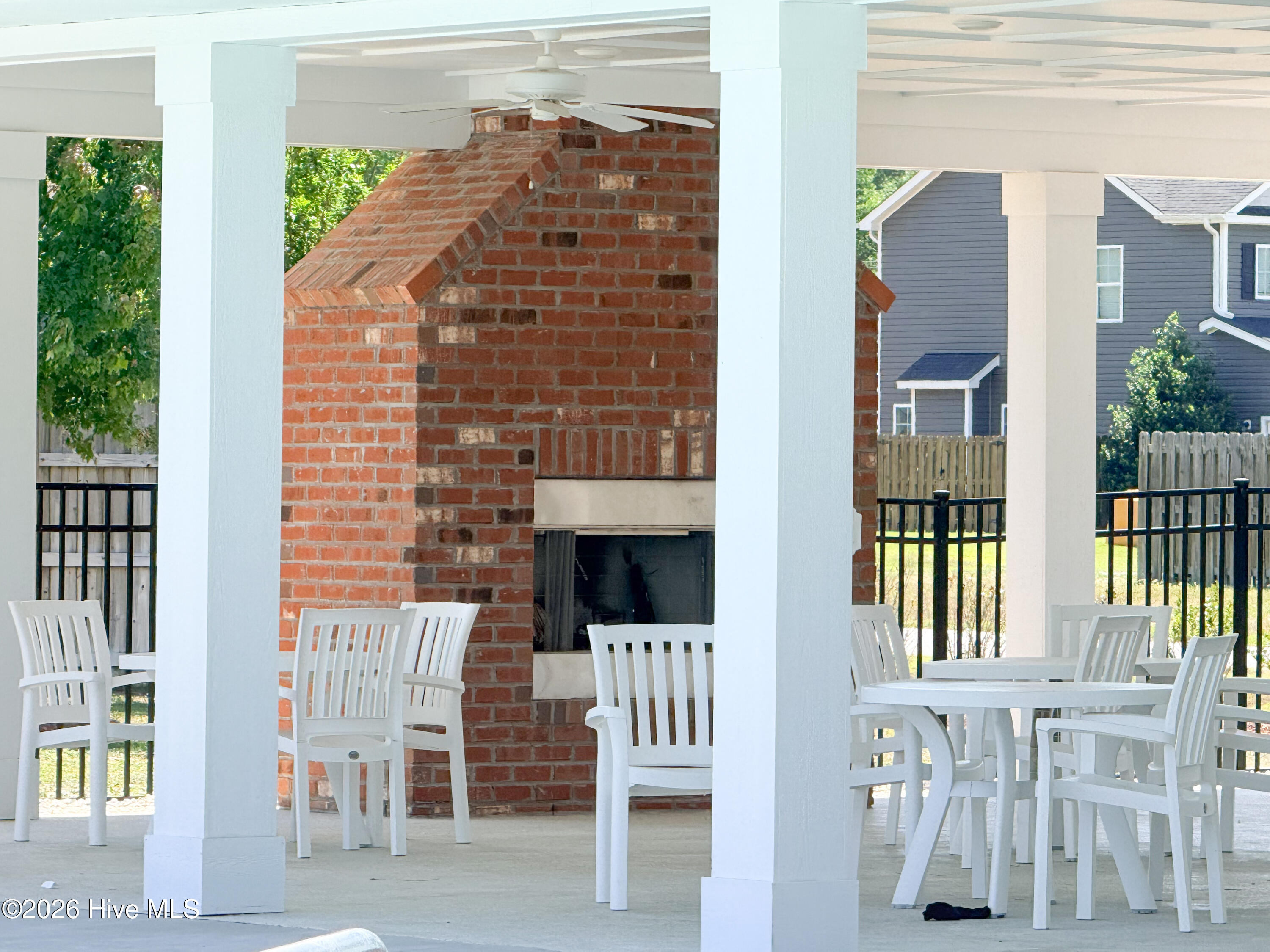 100560693 | Photo 81