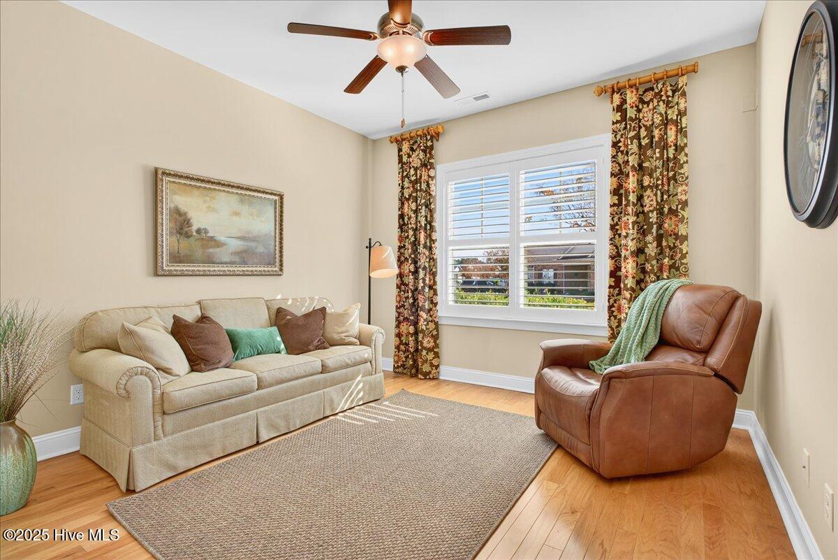 100541263 | Photo 43