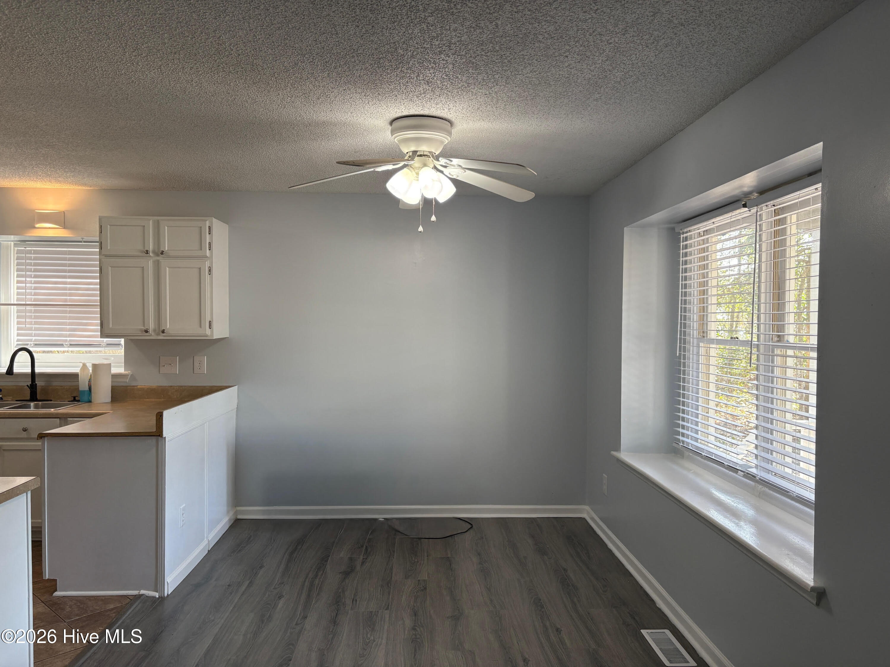 100557287 | Photo 25