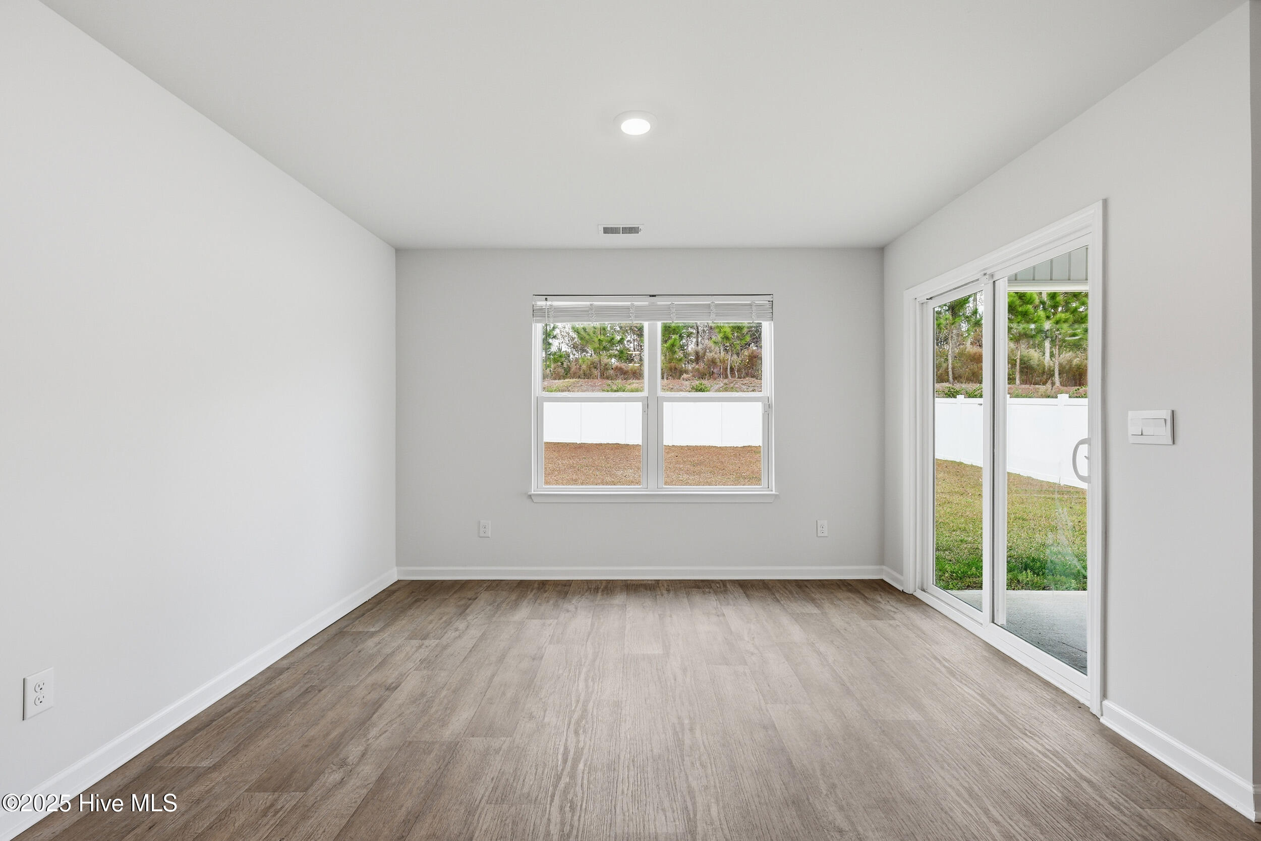 100543027 | Photo 26