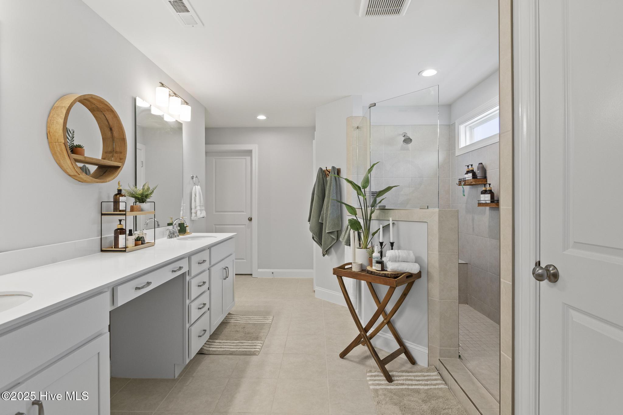 100516290 | Photo 41