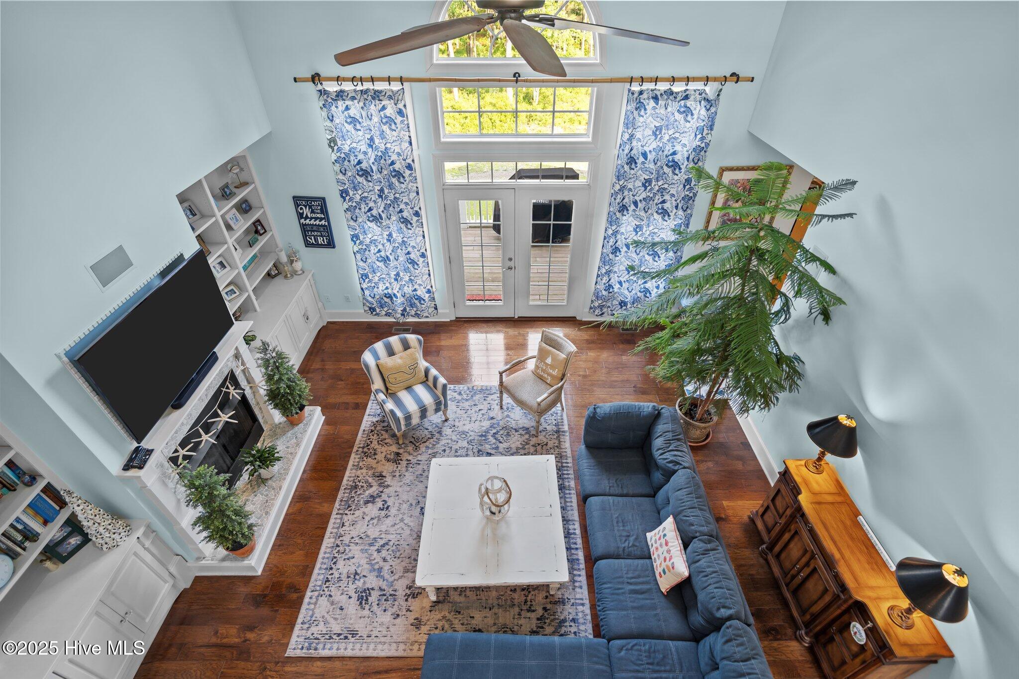 100513091 | Photo 11