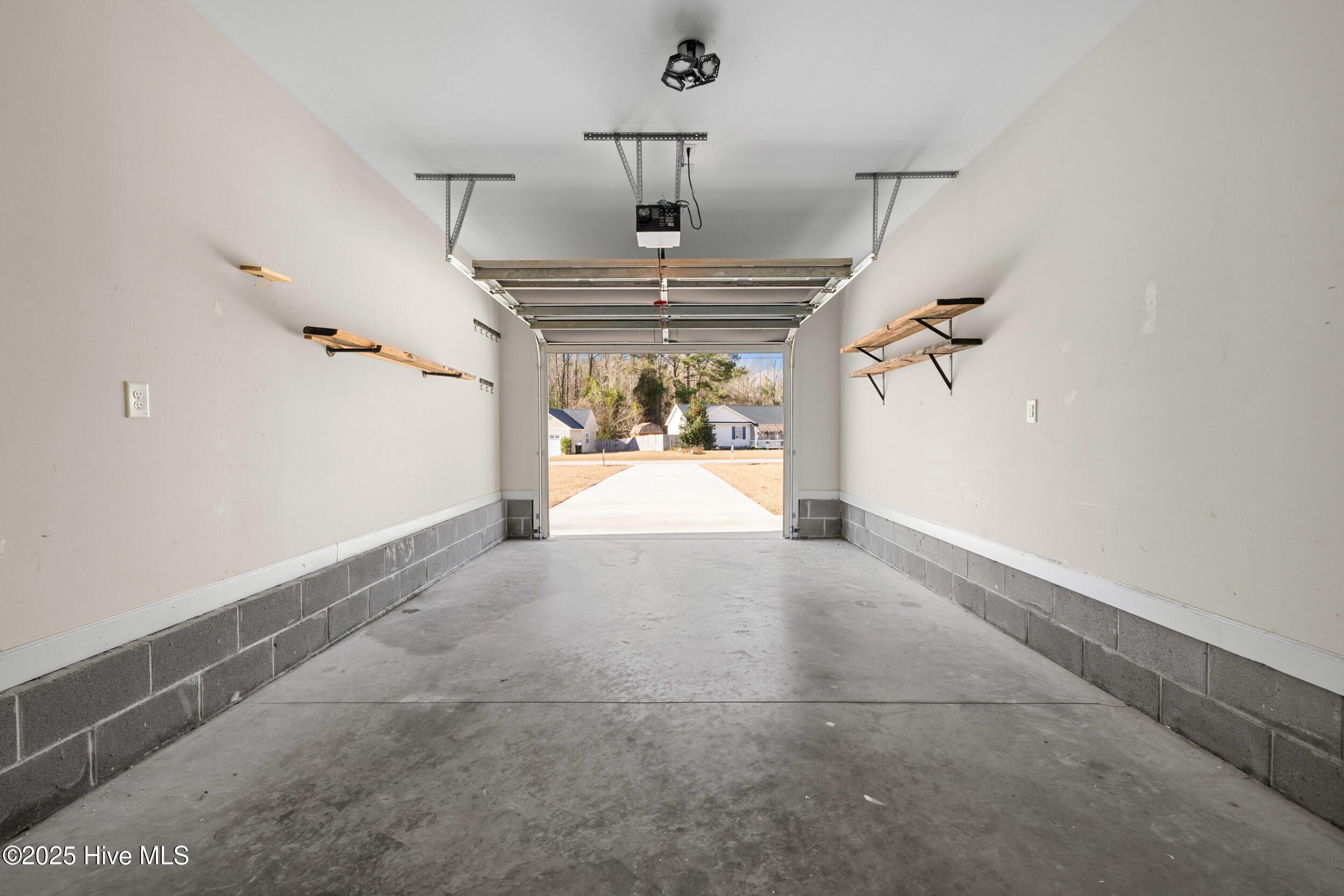 100568502 | Photo 31