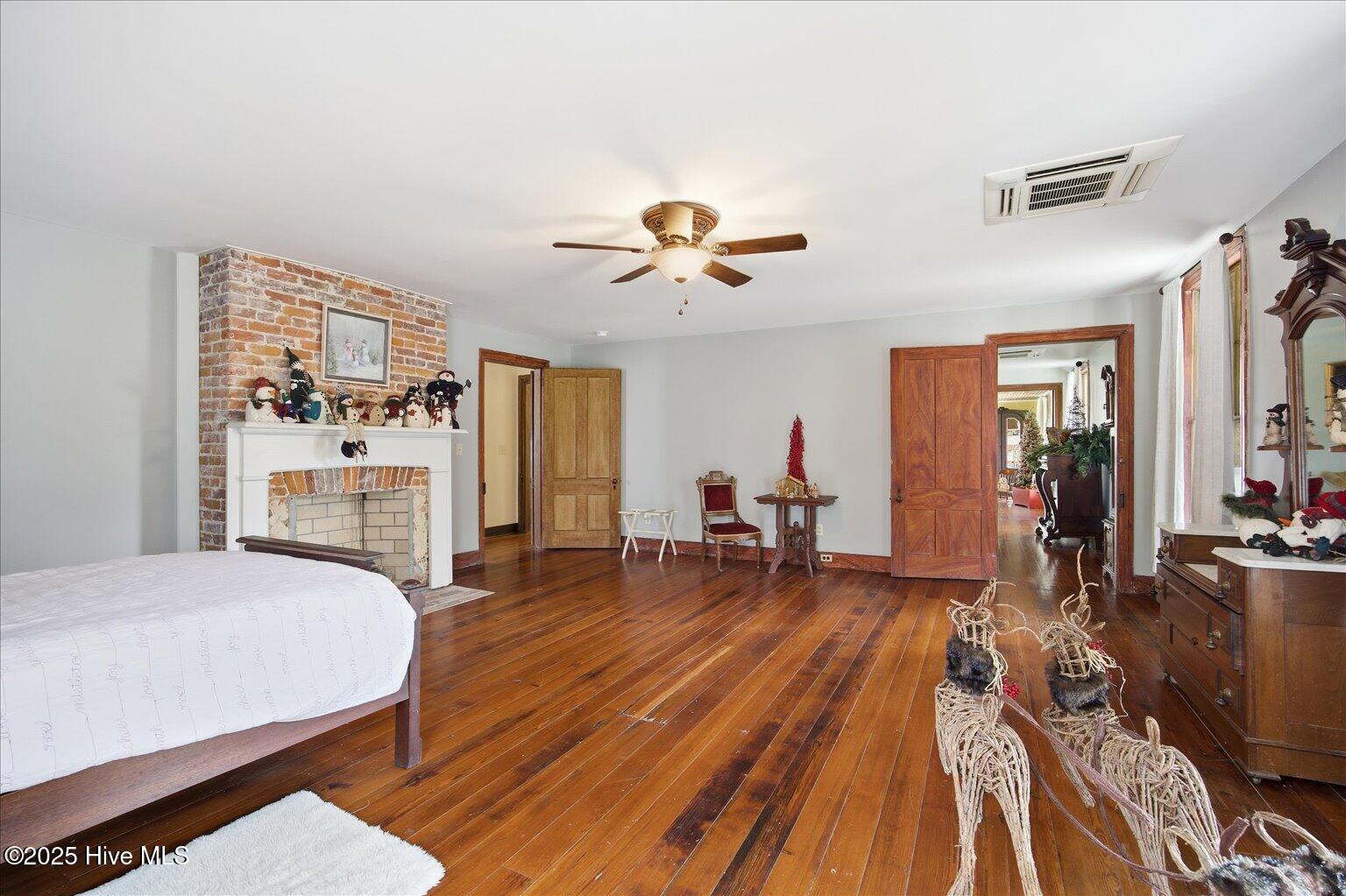 100545633 | Photo 55